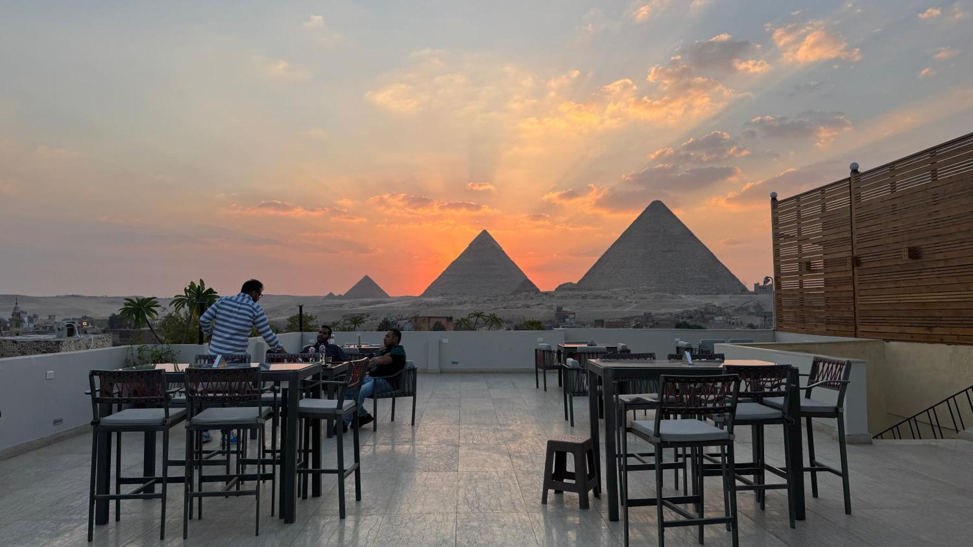 Otel Pyramids