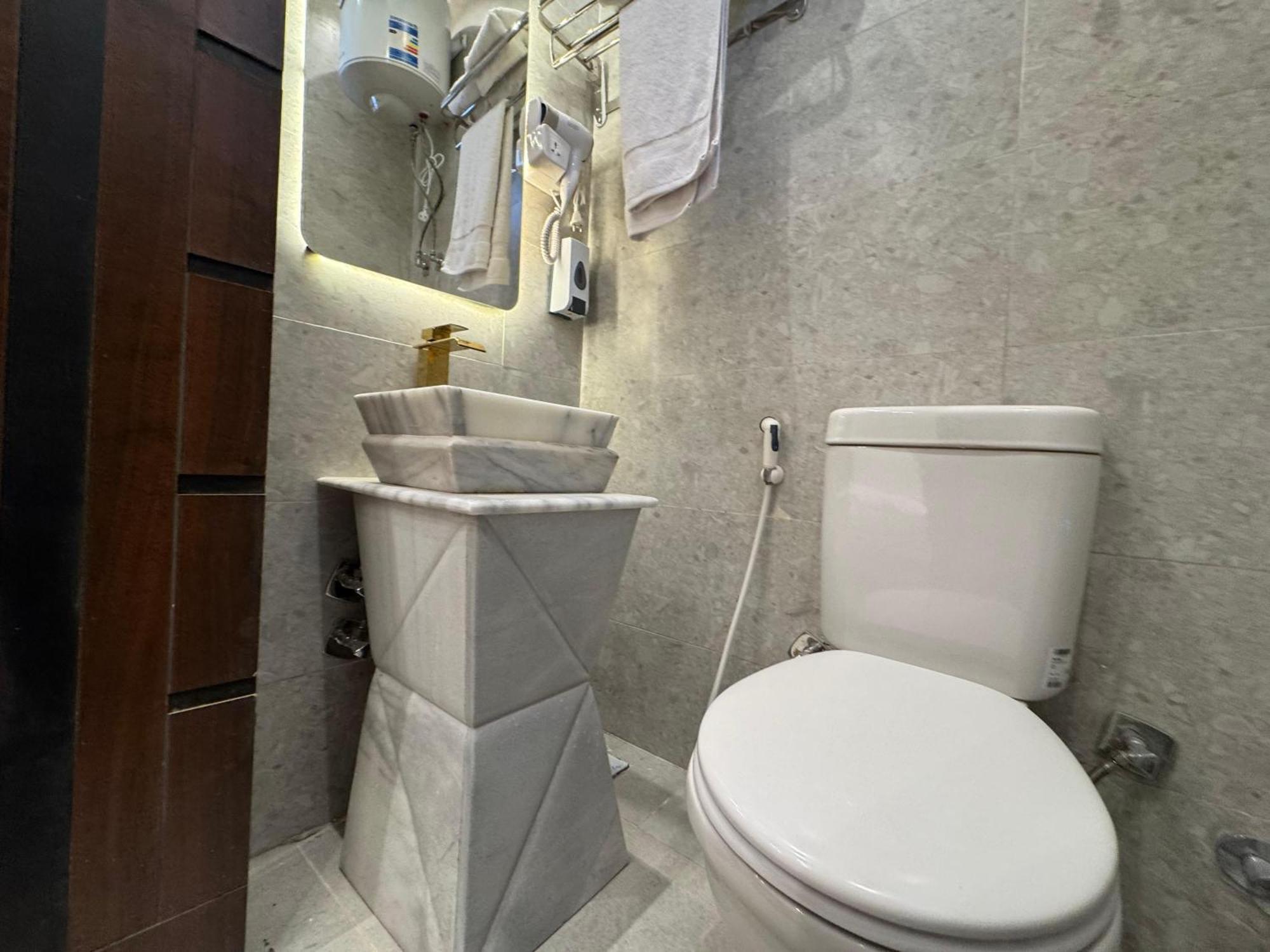 New White Pyramids Guest house Ghatati