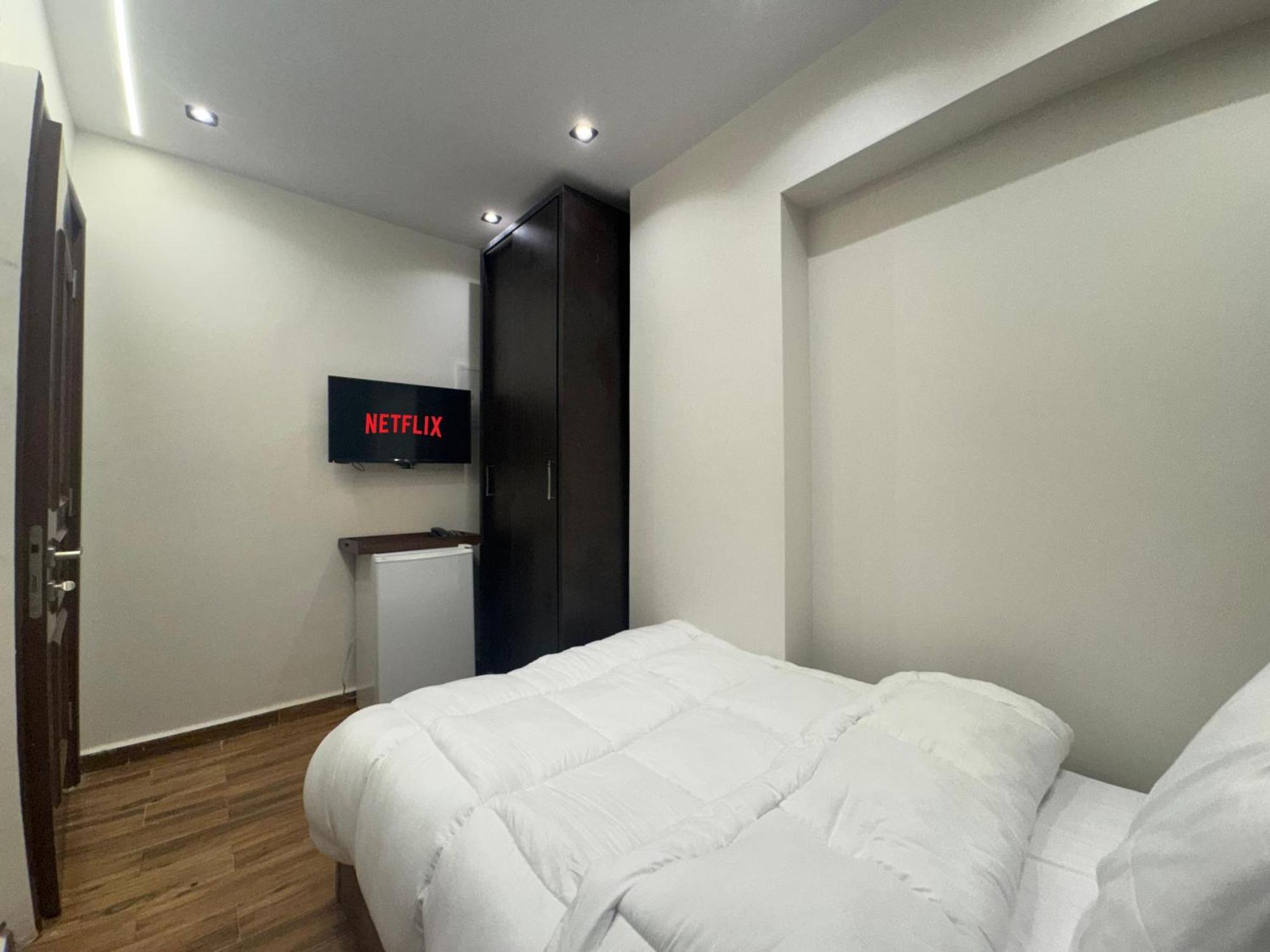 New White Pyramids Guest house *