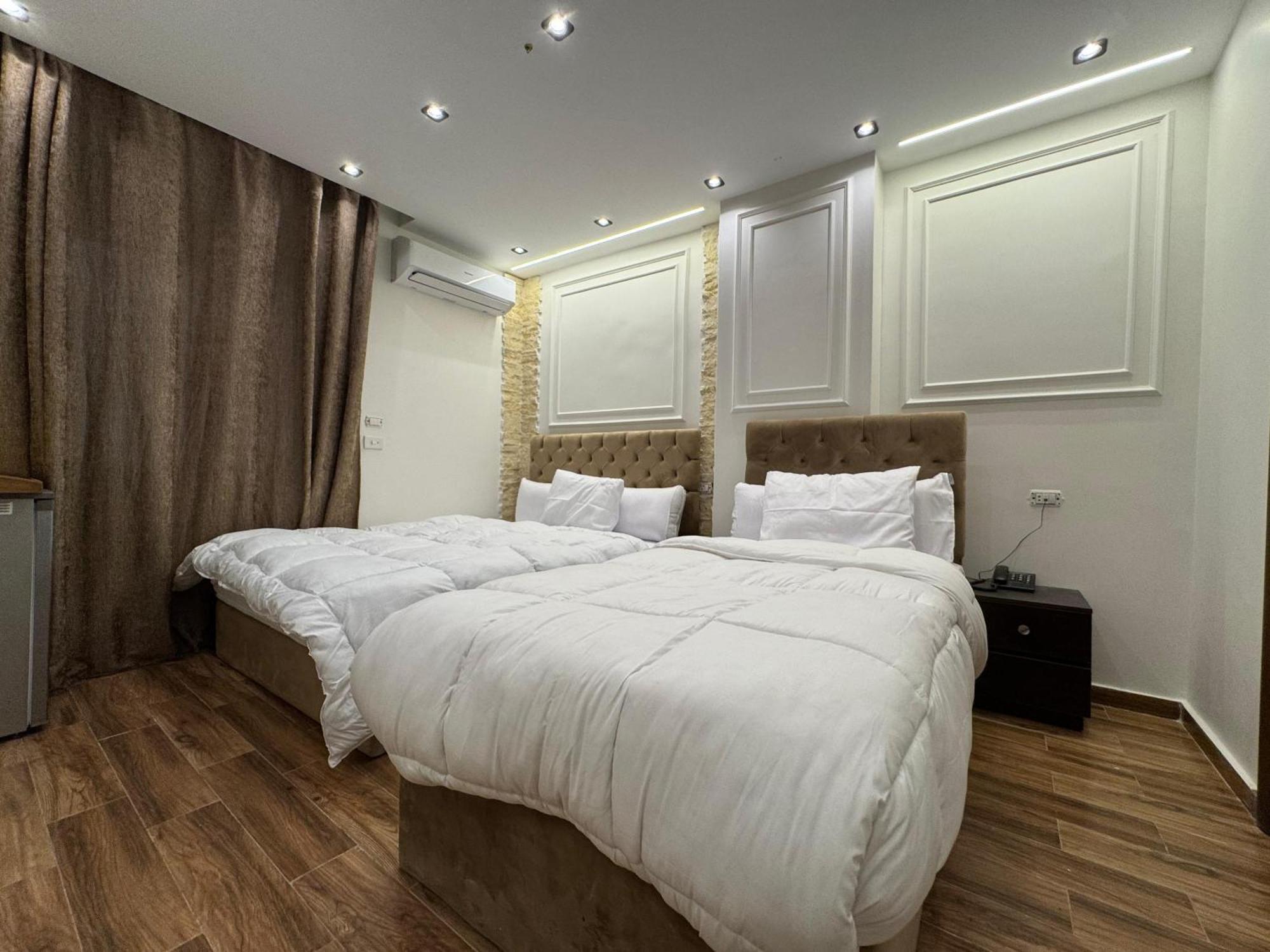 New White Pyramids Guest house *