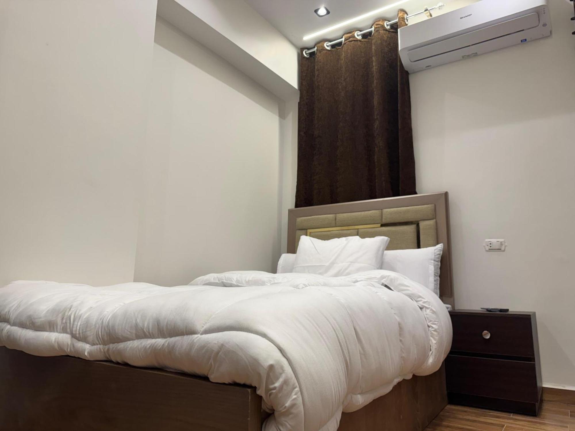 New White Pyramids Guest house *