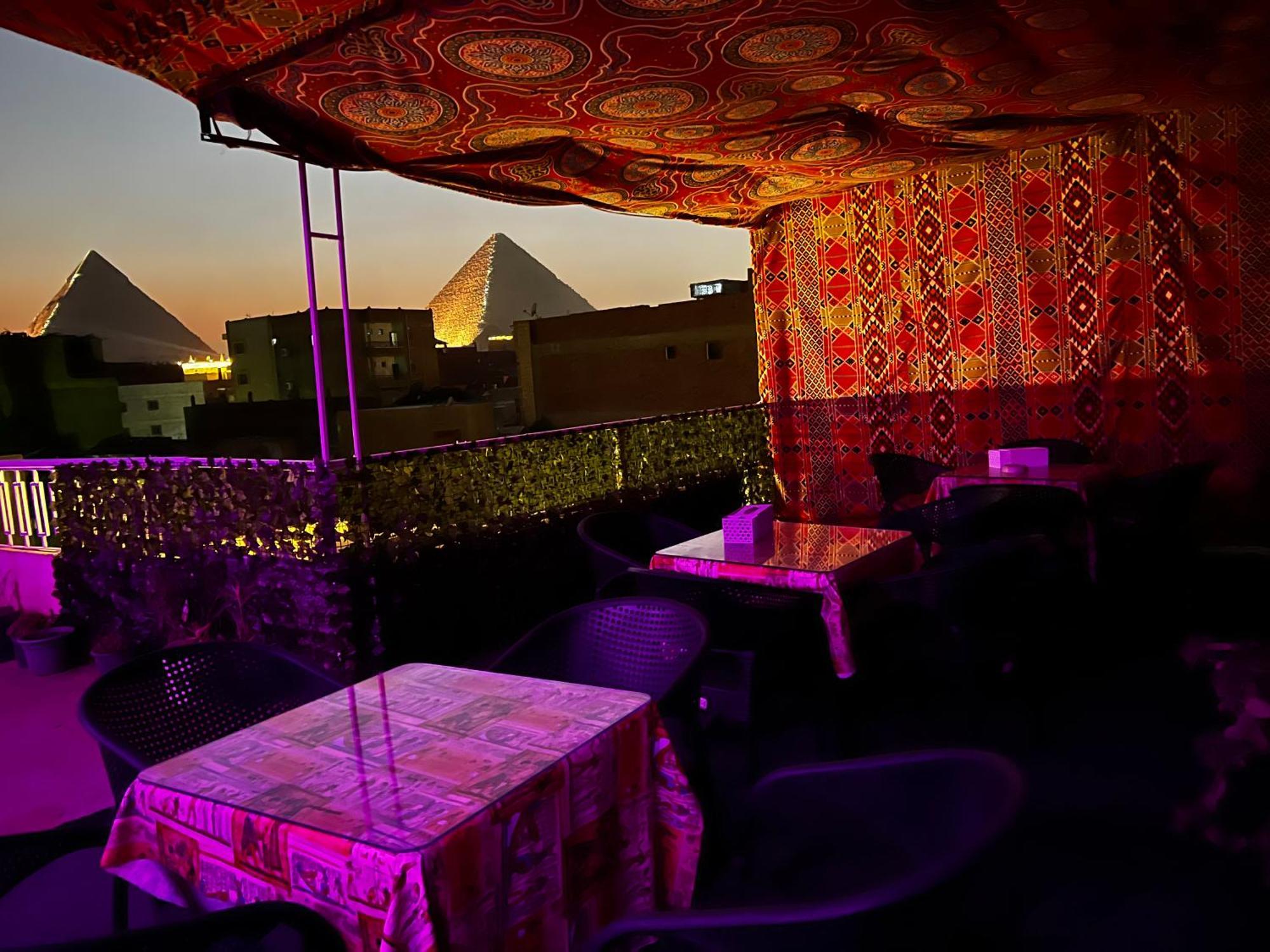 Acomodação com café da manhã  2 Jana Pyramids View