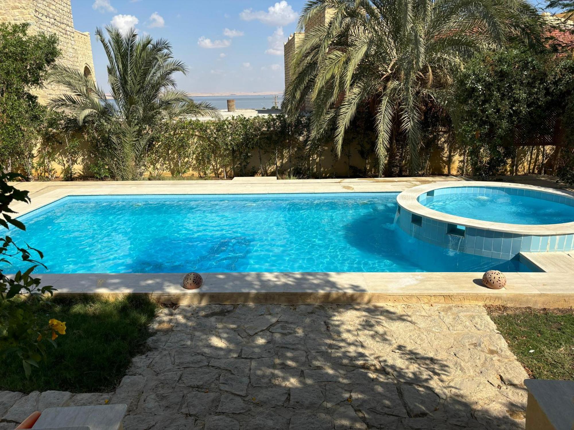 Villa Khan *