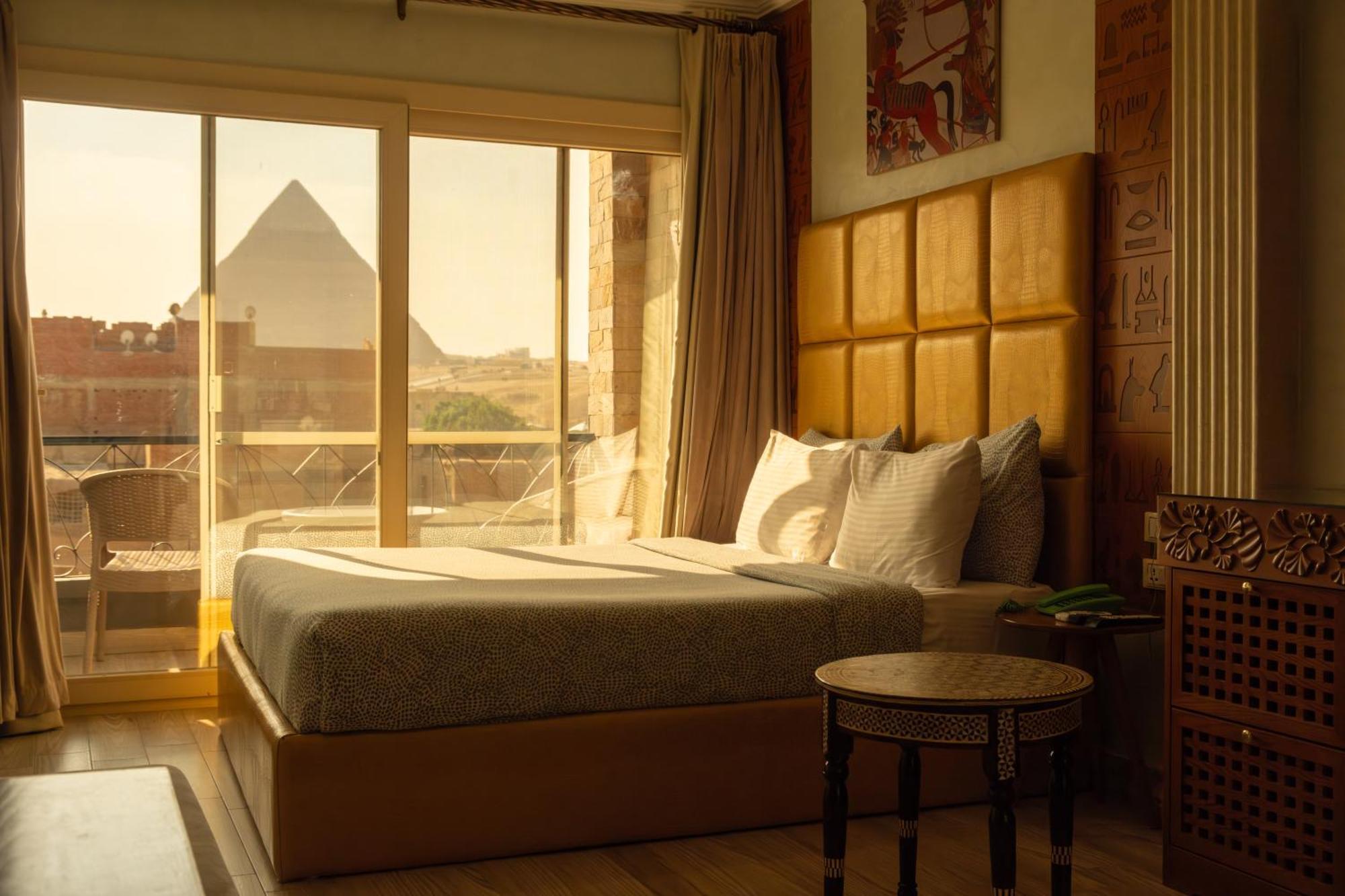 Jimmy Pyramids Hotel
