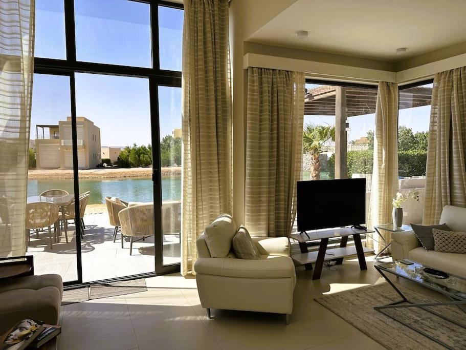 Luminous 4br Villa, Free Pool & Lagoon Access At Gouna