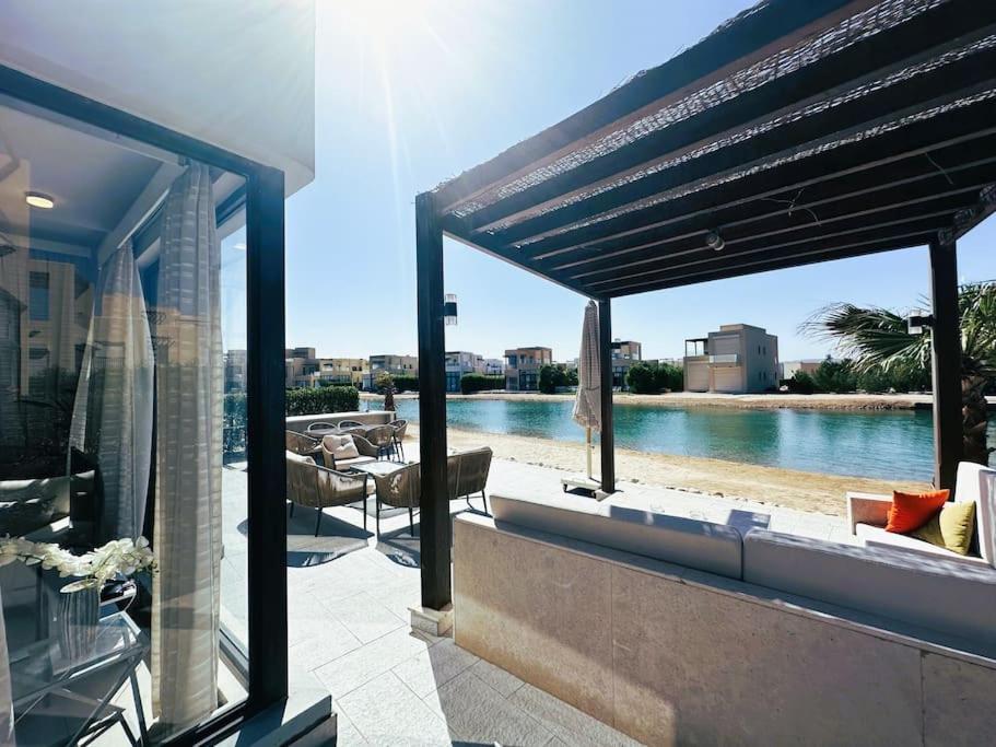 Luminous 4br Villa, Free Pool & Lagoon Access At Gouna