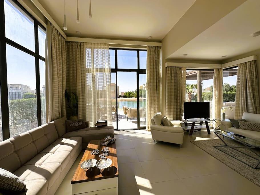 Luminous 4br Villa, Free Pool & Lagoon Access At Gouna Villa *