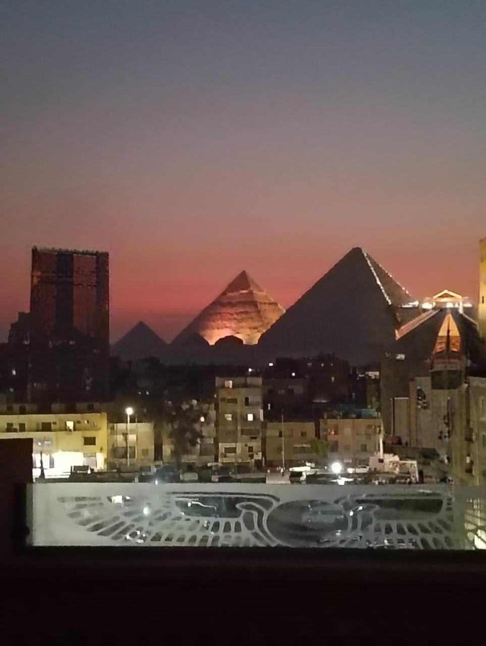 Rihana Pyramids