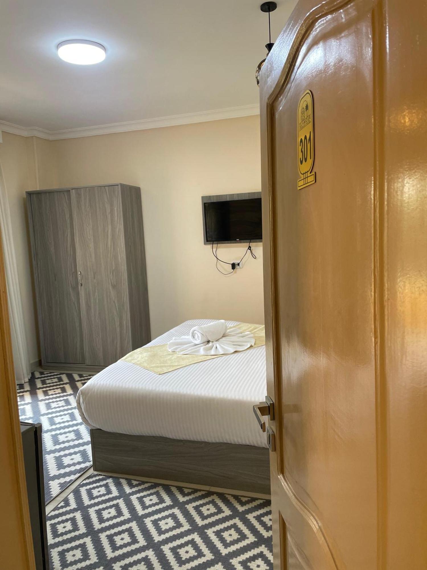 Hotel Glamour Pyramids View 3*