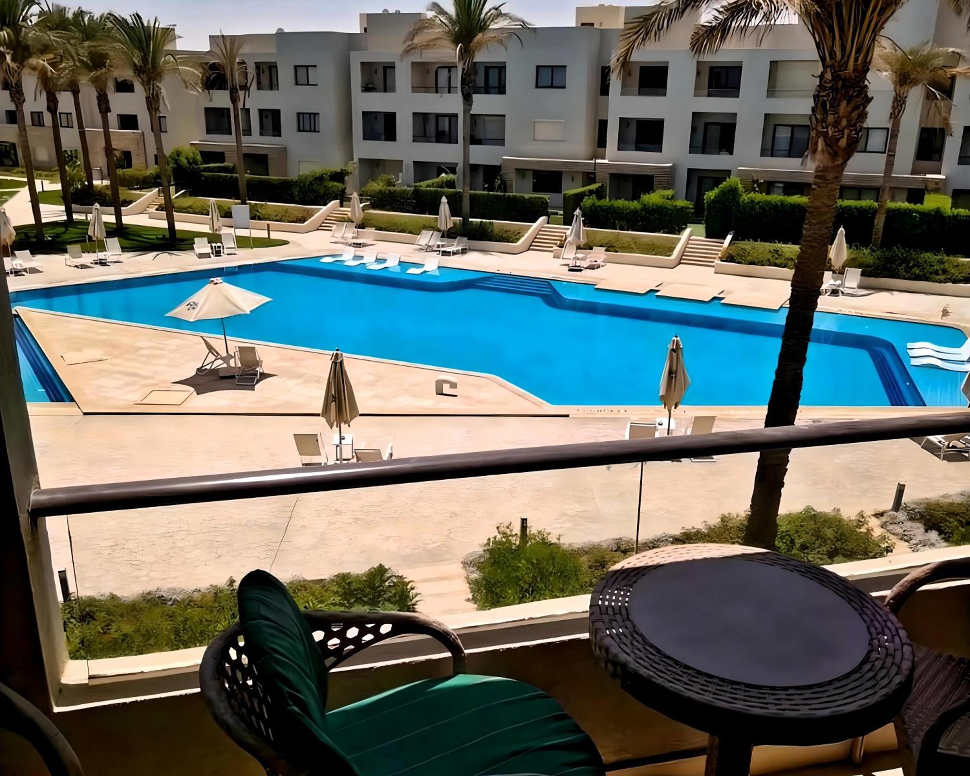 Apartment Salty Life Chalet: Poolside Two-bedroom At Azha *