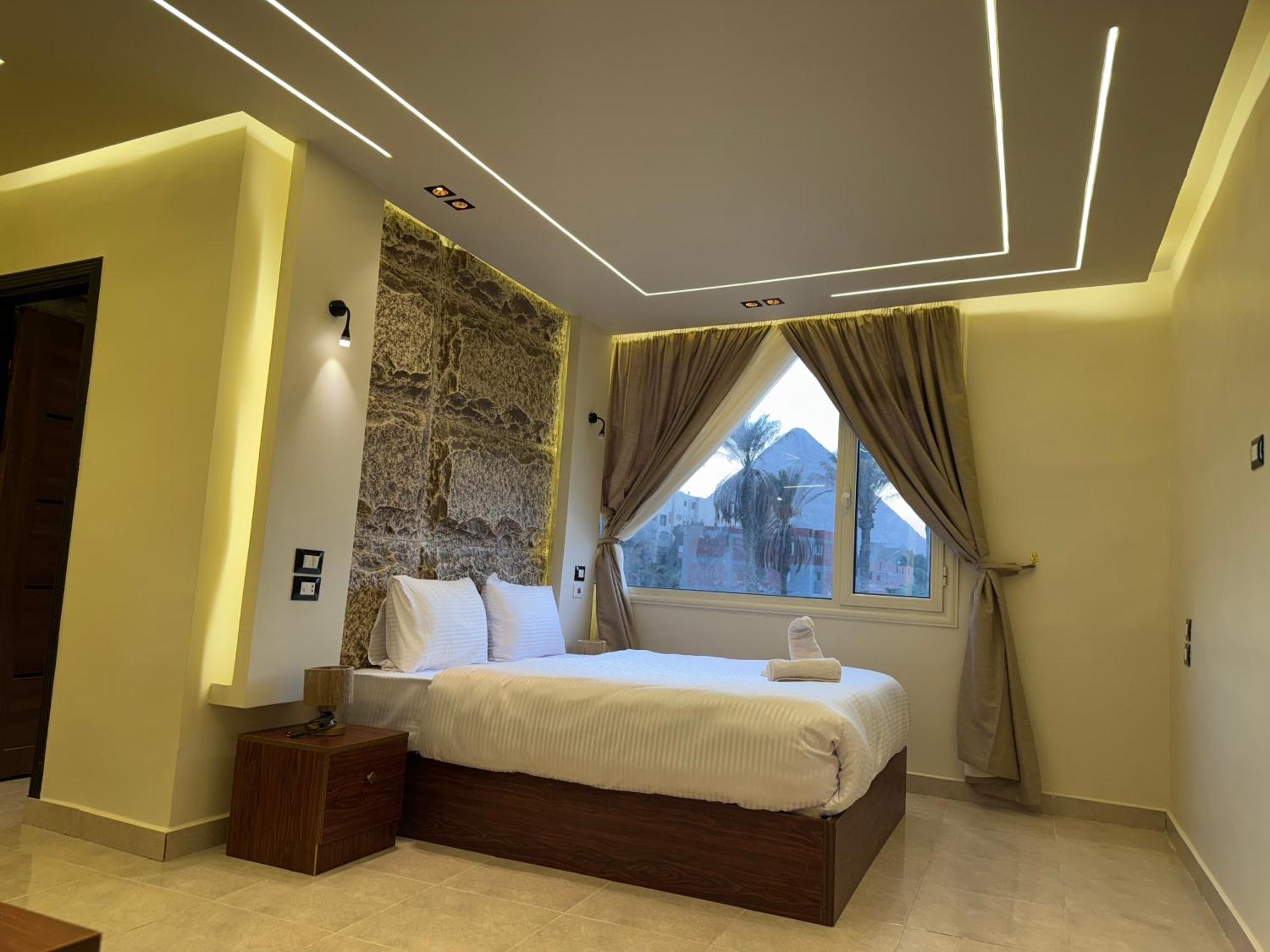 Master Pyramids * Al Kawm al Akhdar