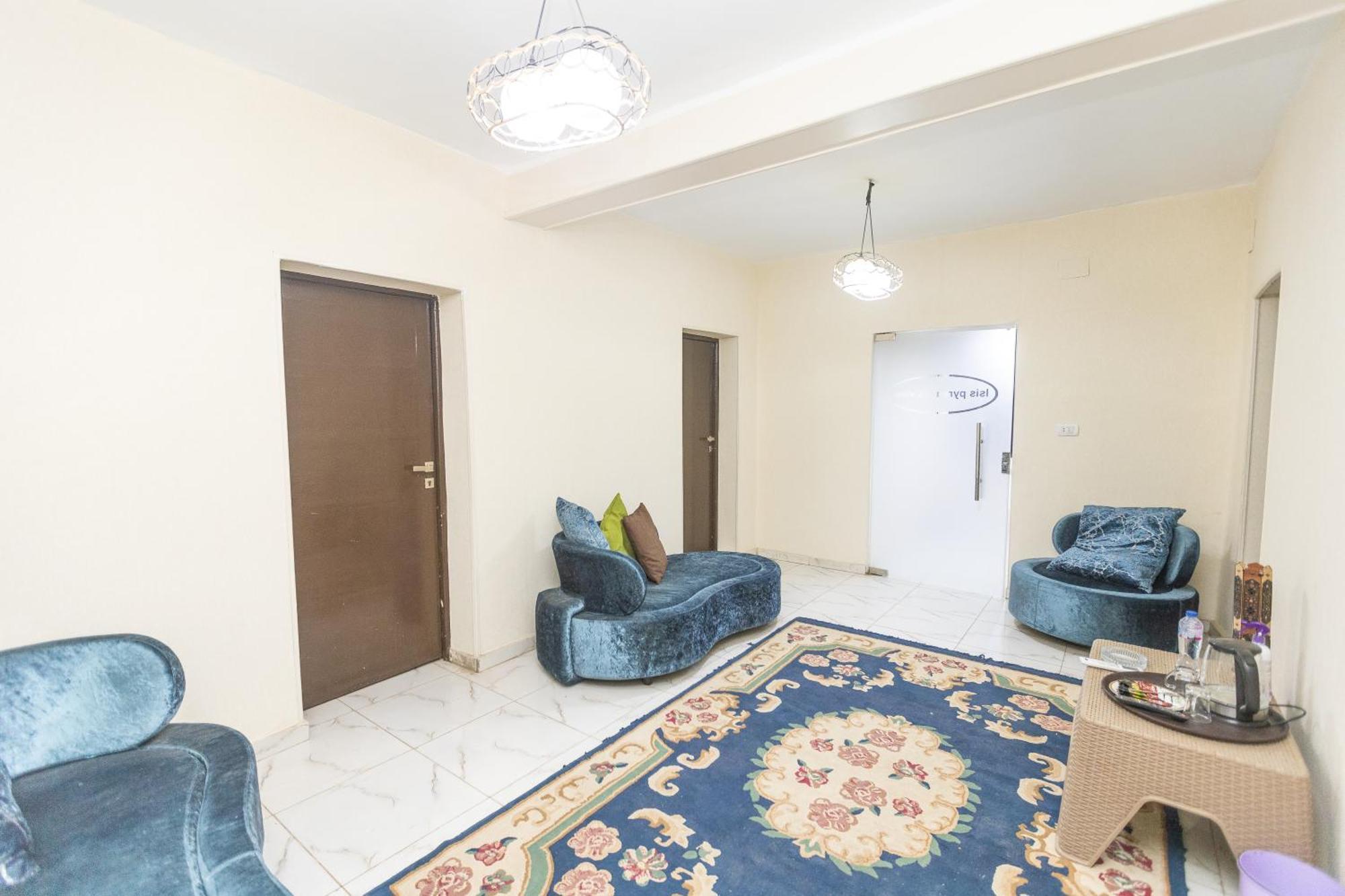 Grensha Pyramids Guest house