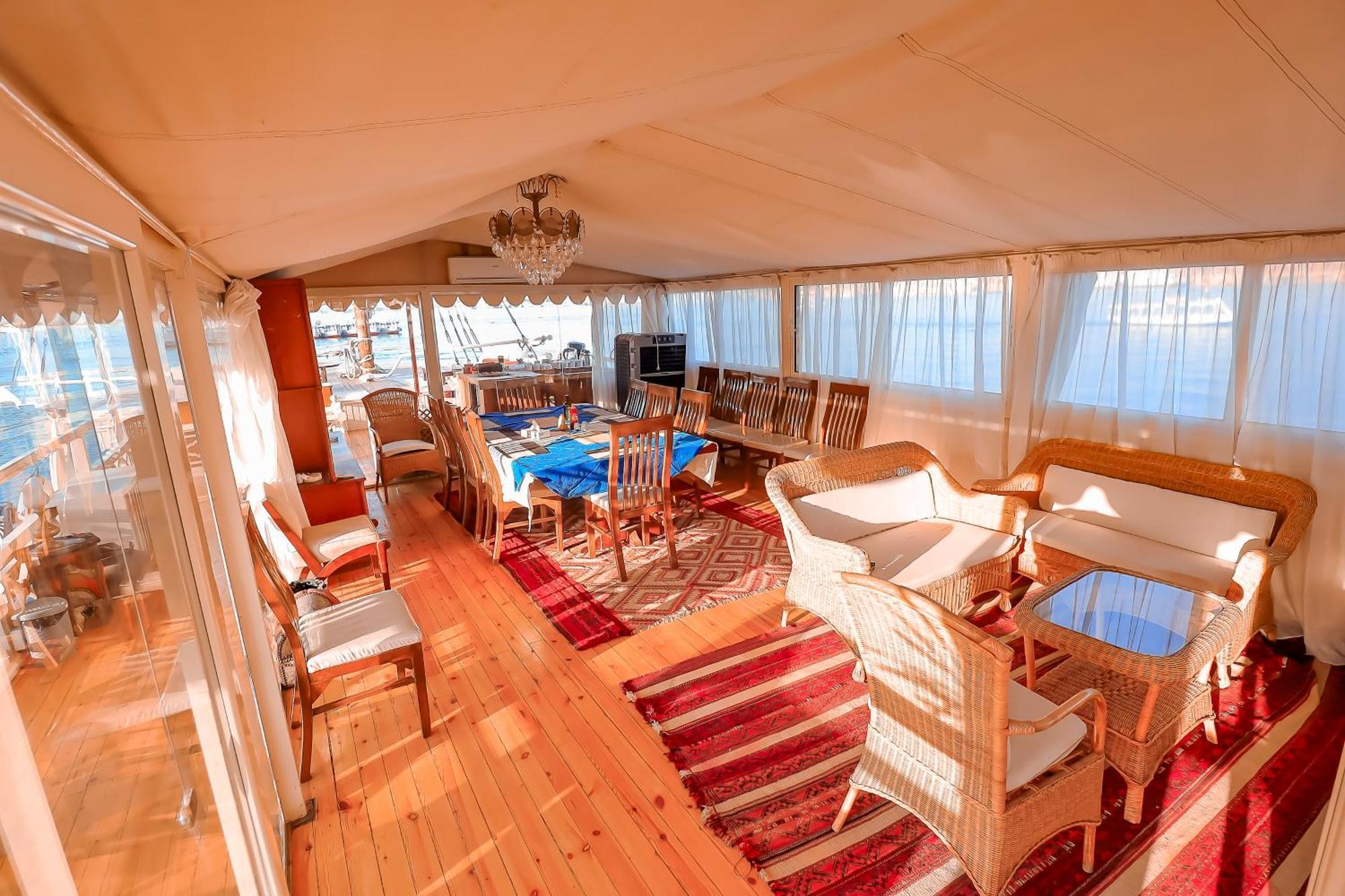 Saray El Nil Dahabiya Botel