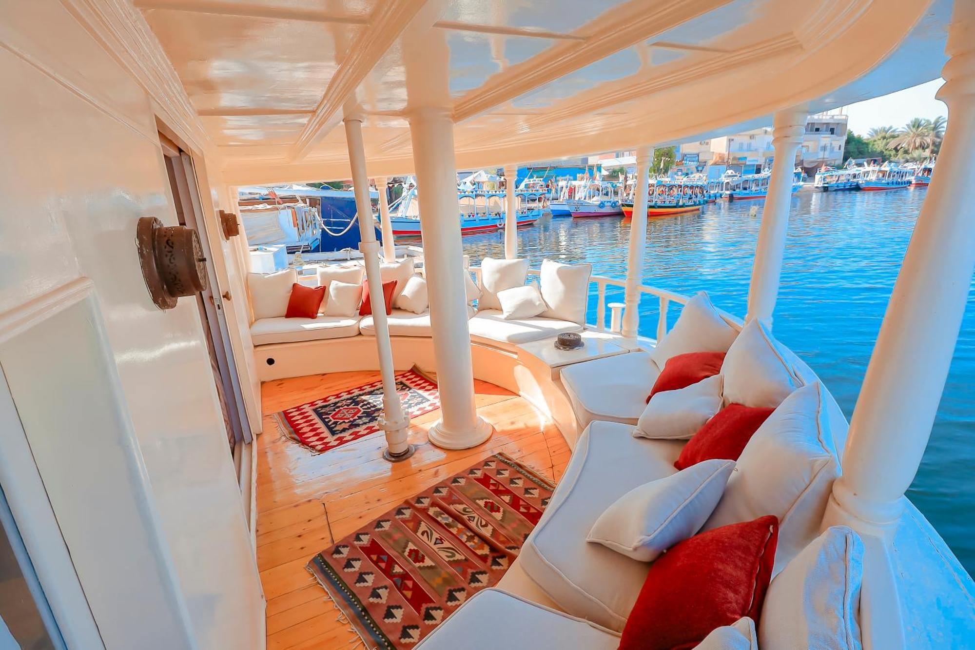 Botel Saray El Nil Dahabiya