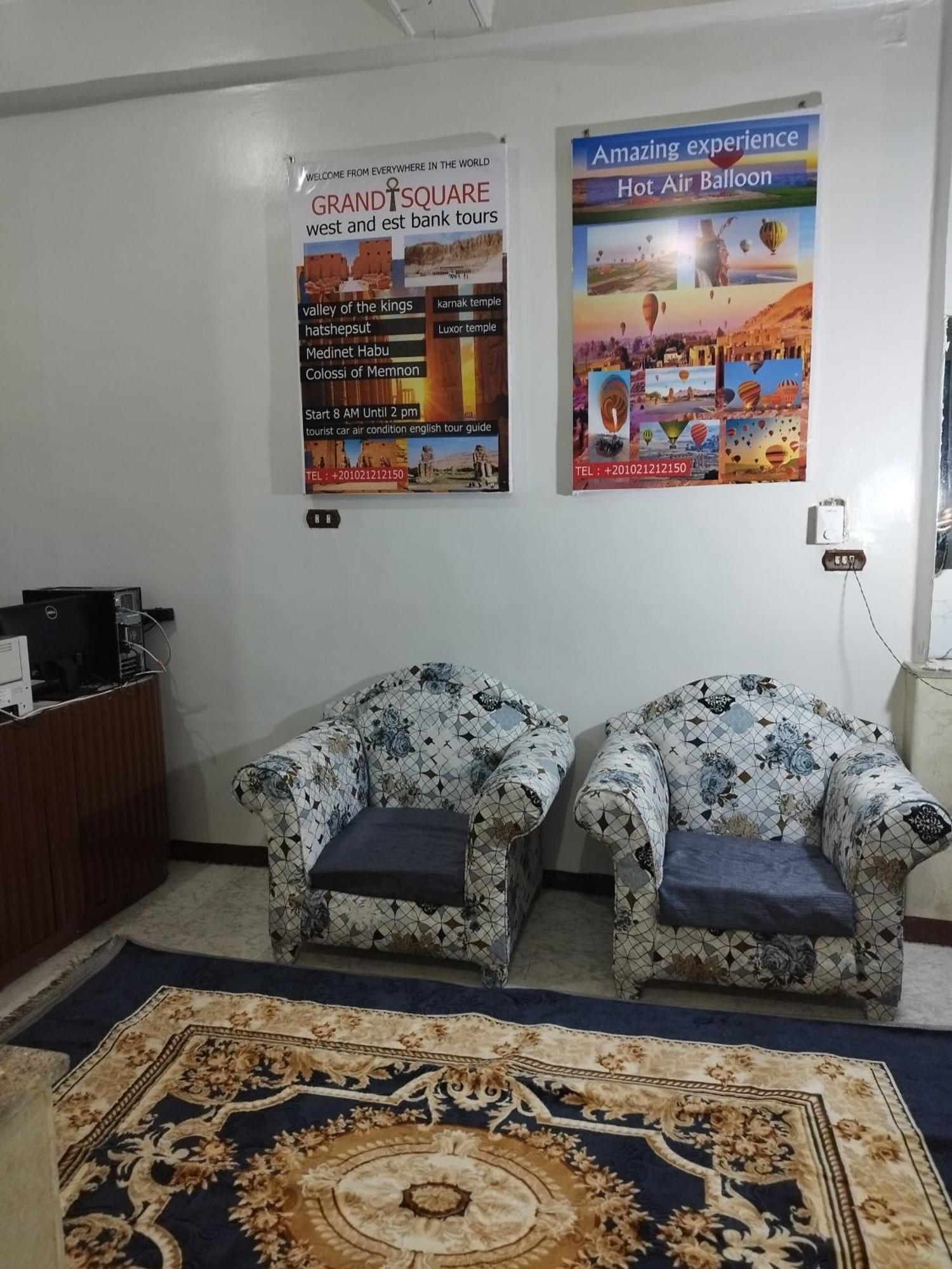 Grand Square Hostel *