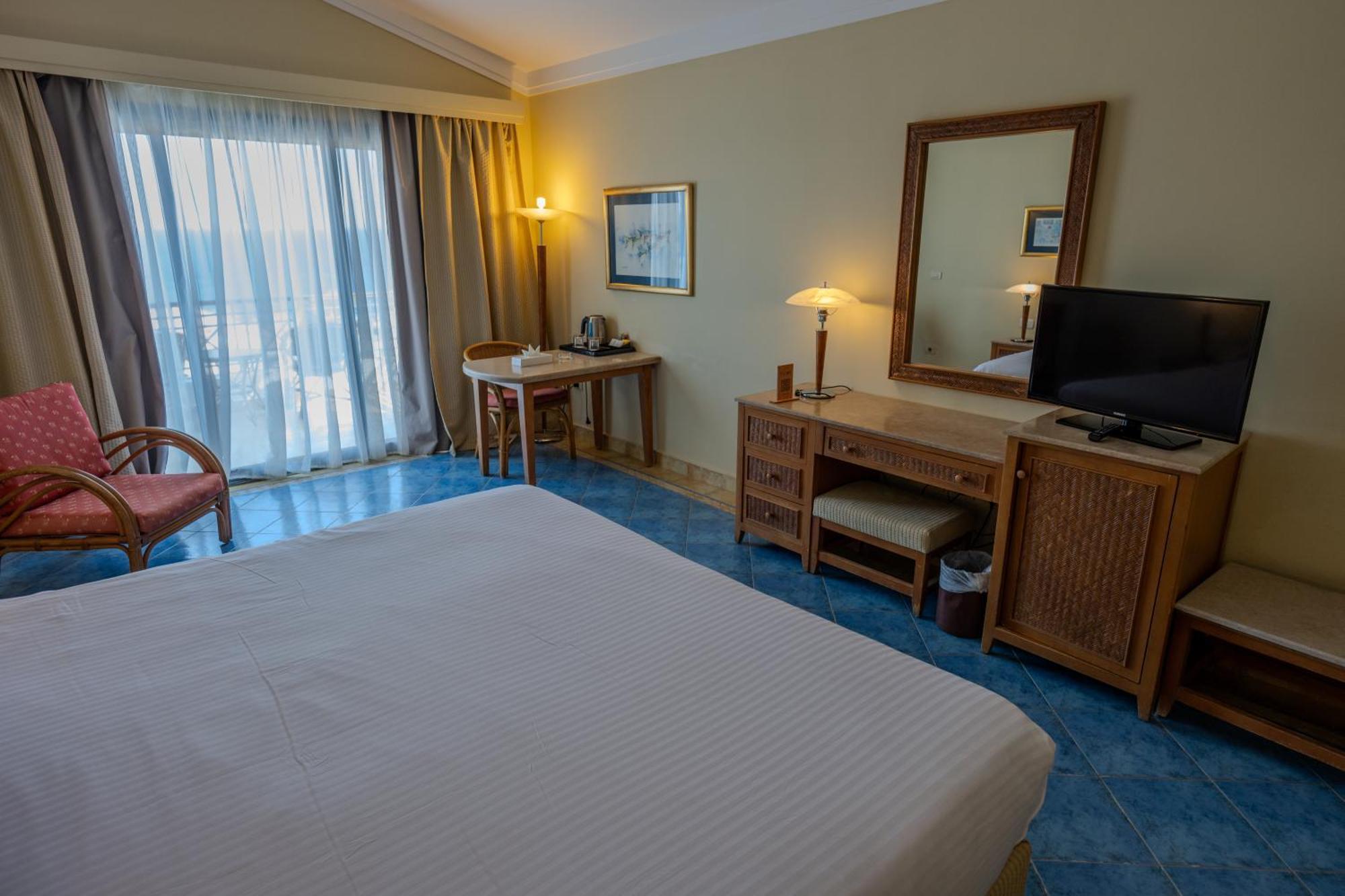 Ecotel Bay View Resort 4*