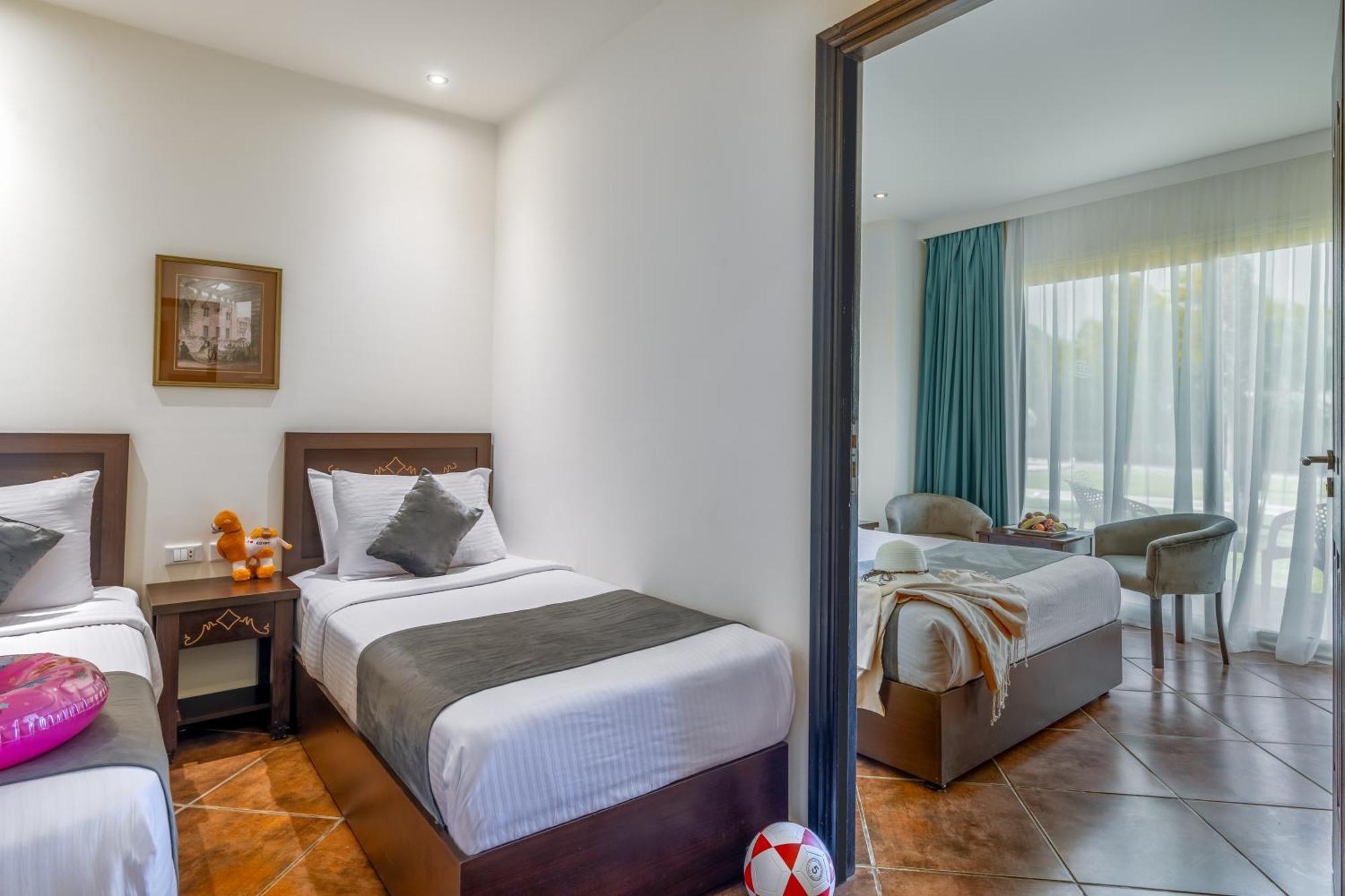 Resort Three Corners Sea