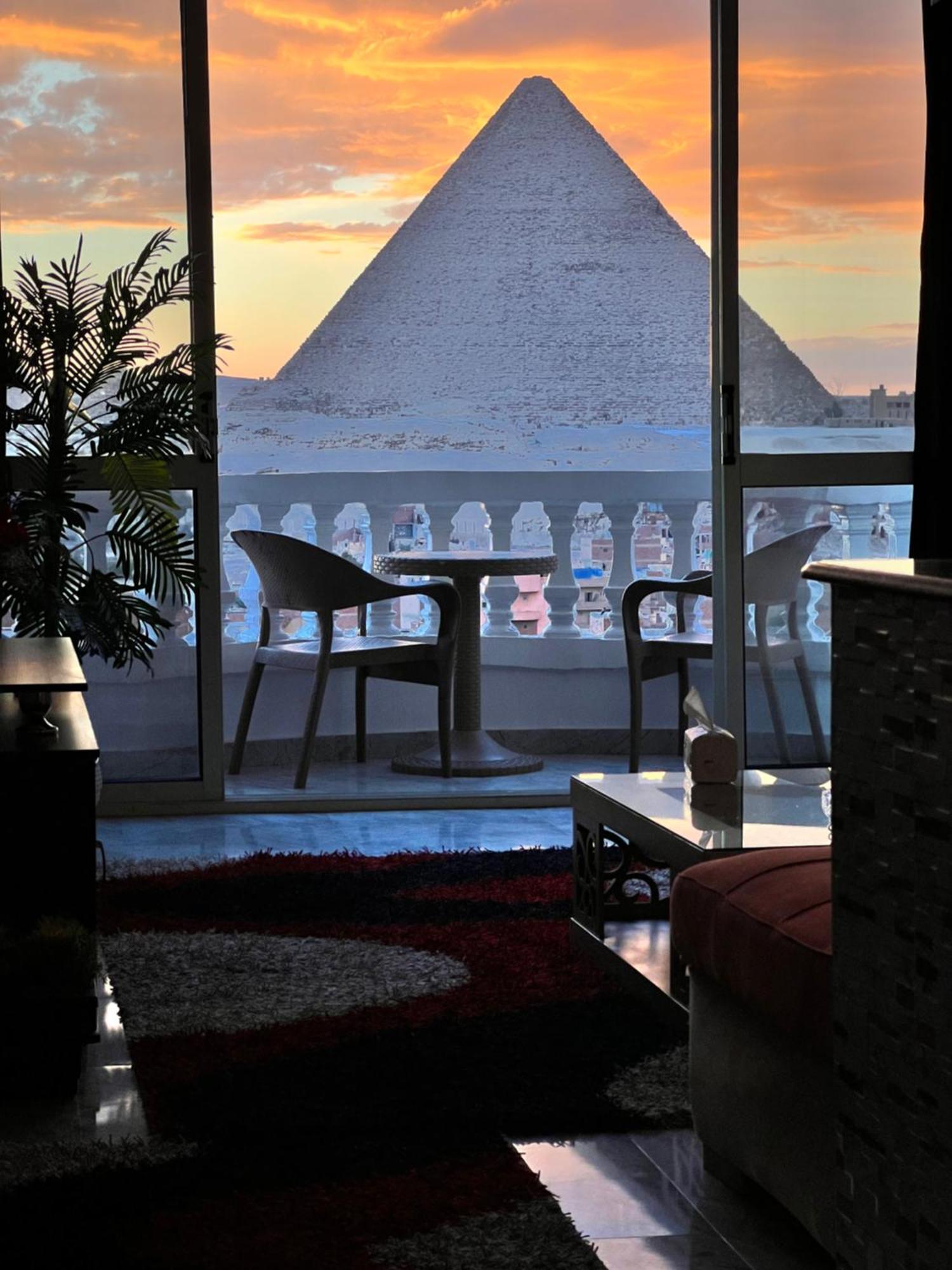 Hi Pyramids * Cairo