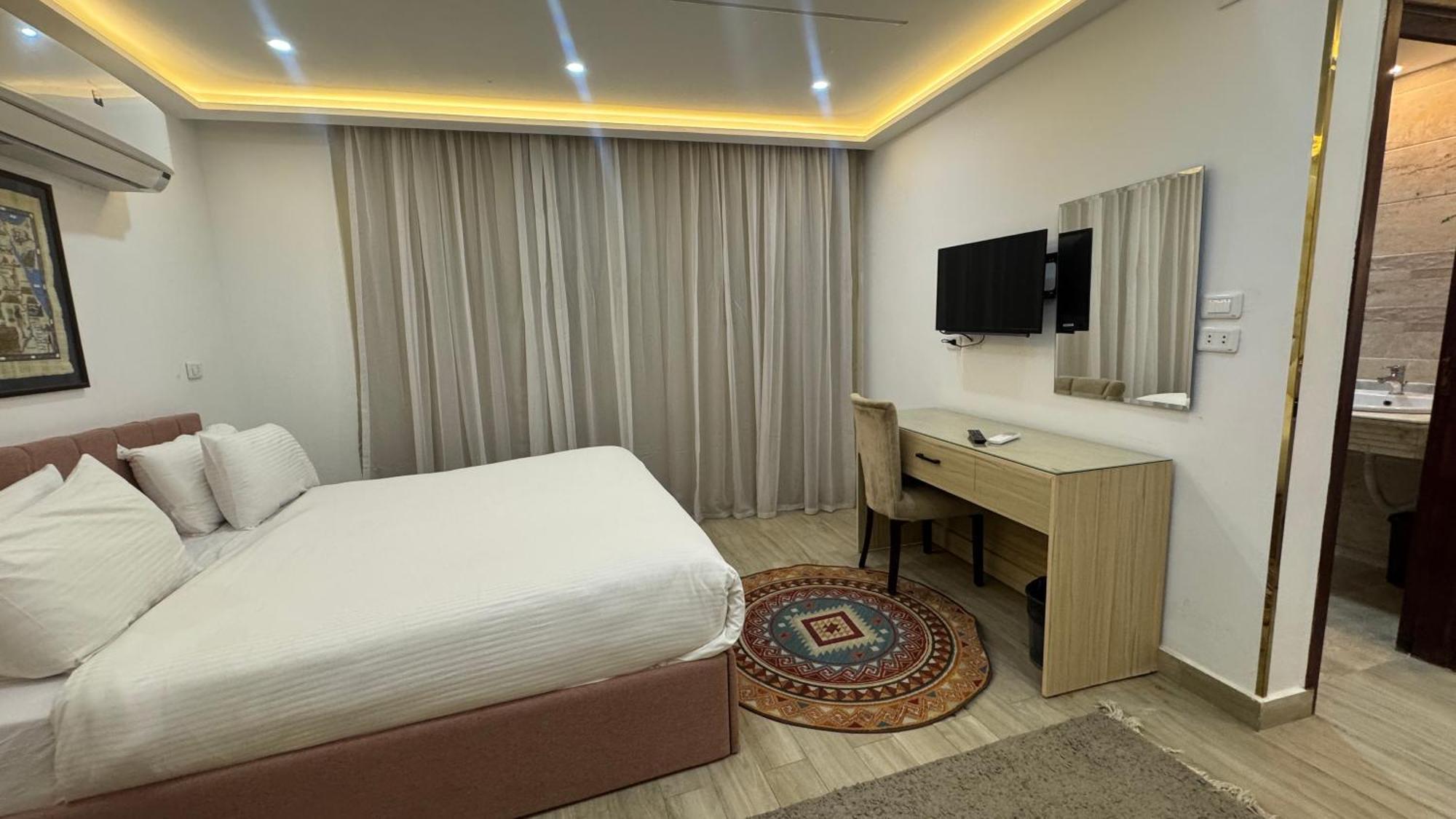 Pyramids Hotel Kafrat al Jabal