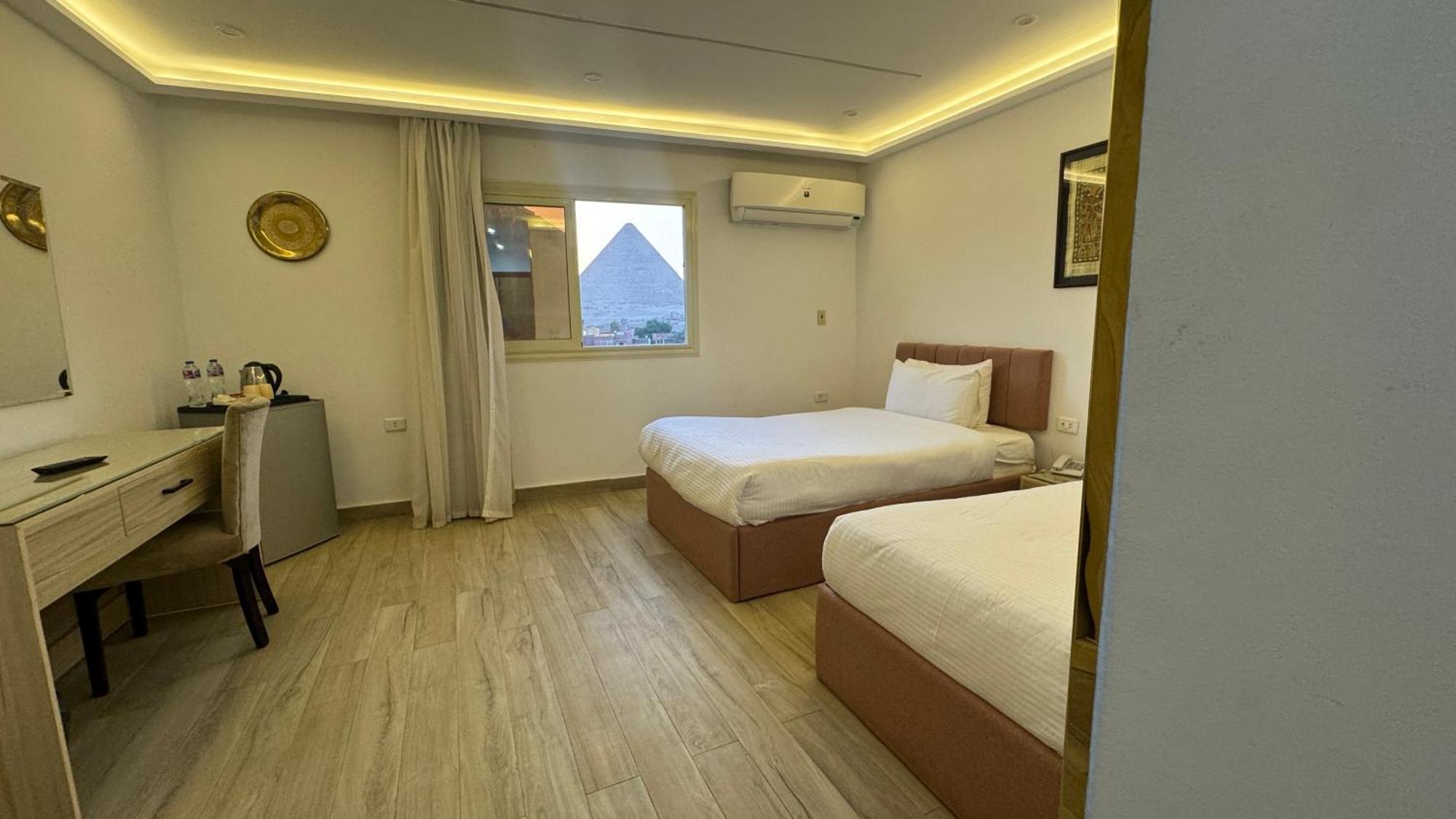 Hotel Pyramids