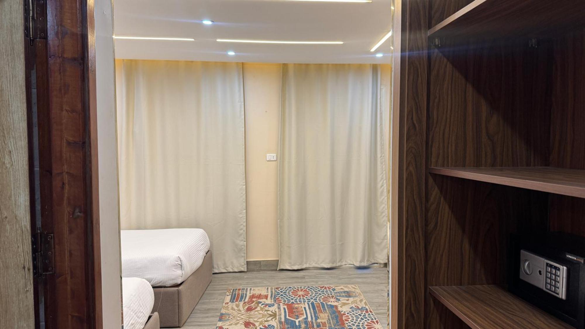 Pyramids Hotel Kafrat al Jabal