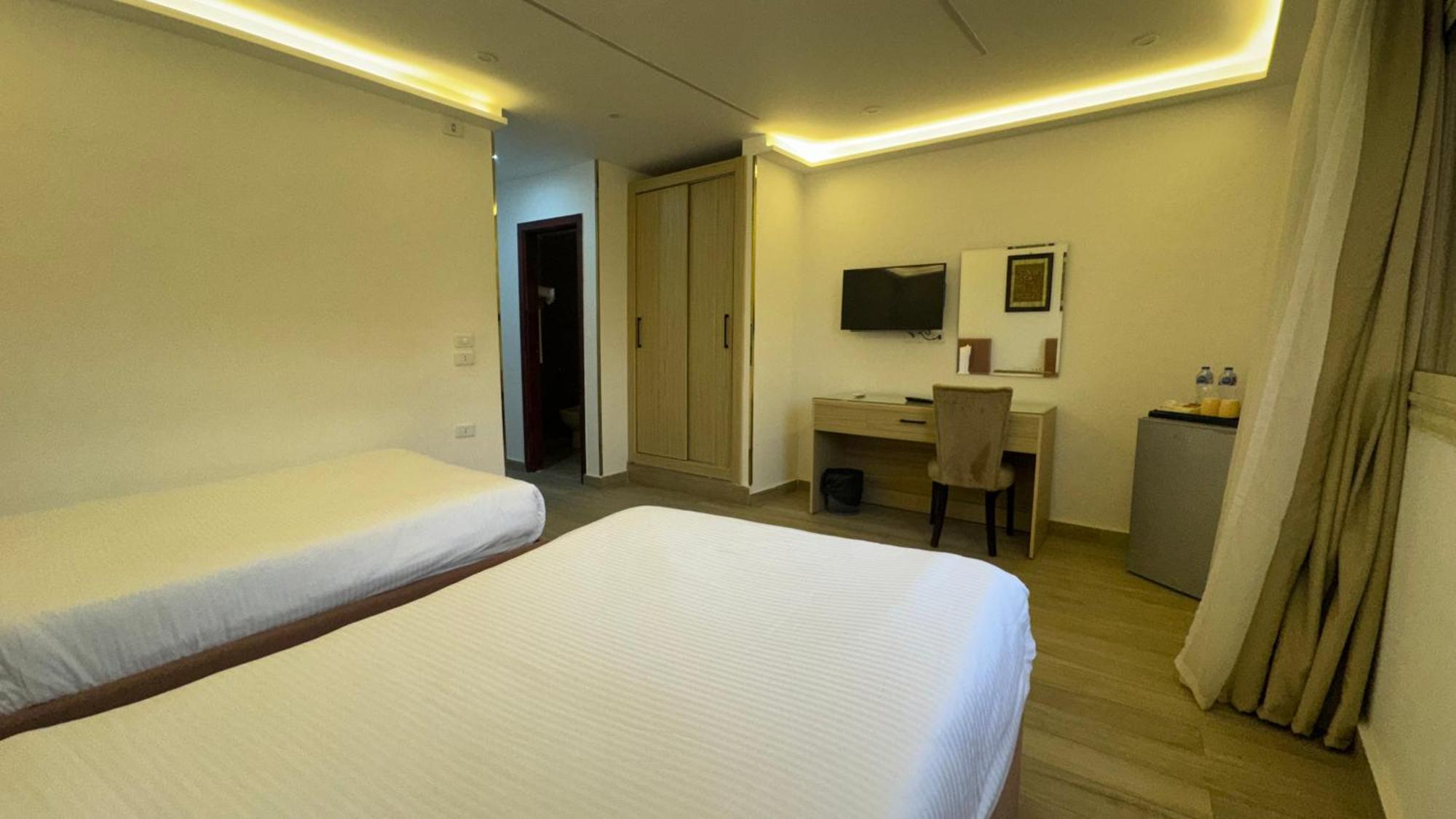 Hotel Pyramids