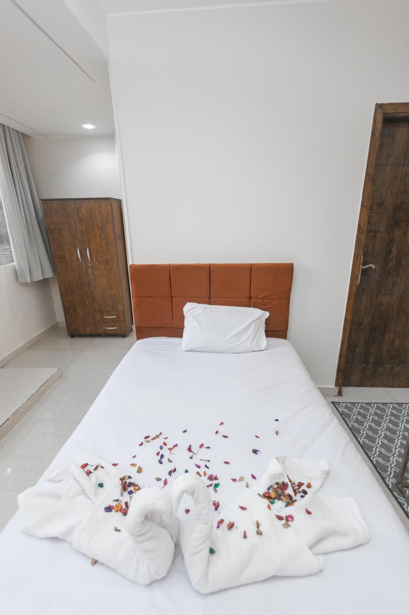 Experience Pyramids View 4*