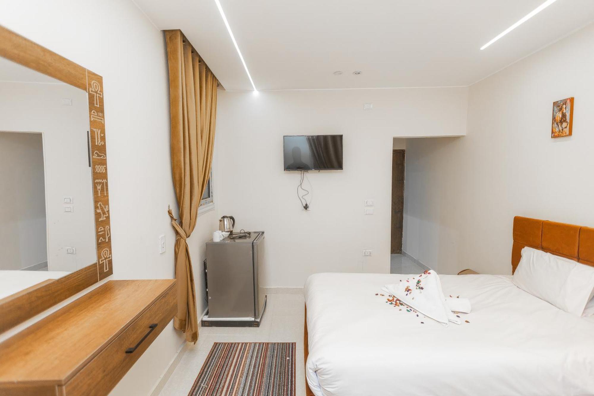 Experience Pyramids View 4*