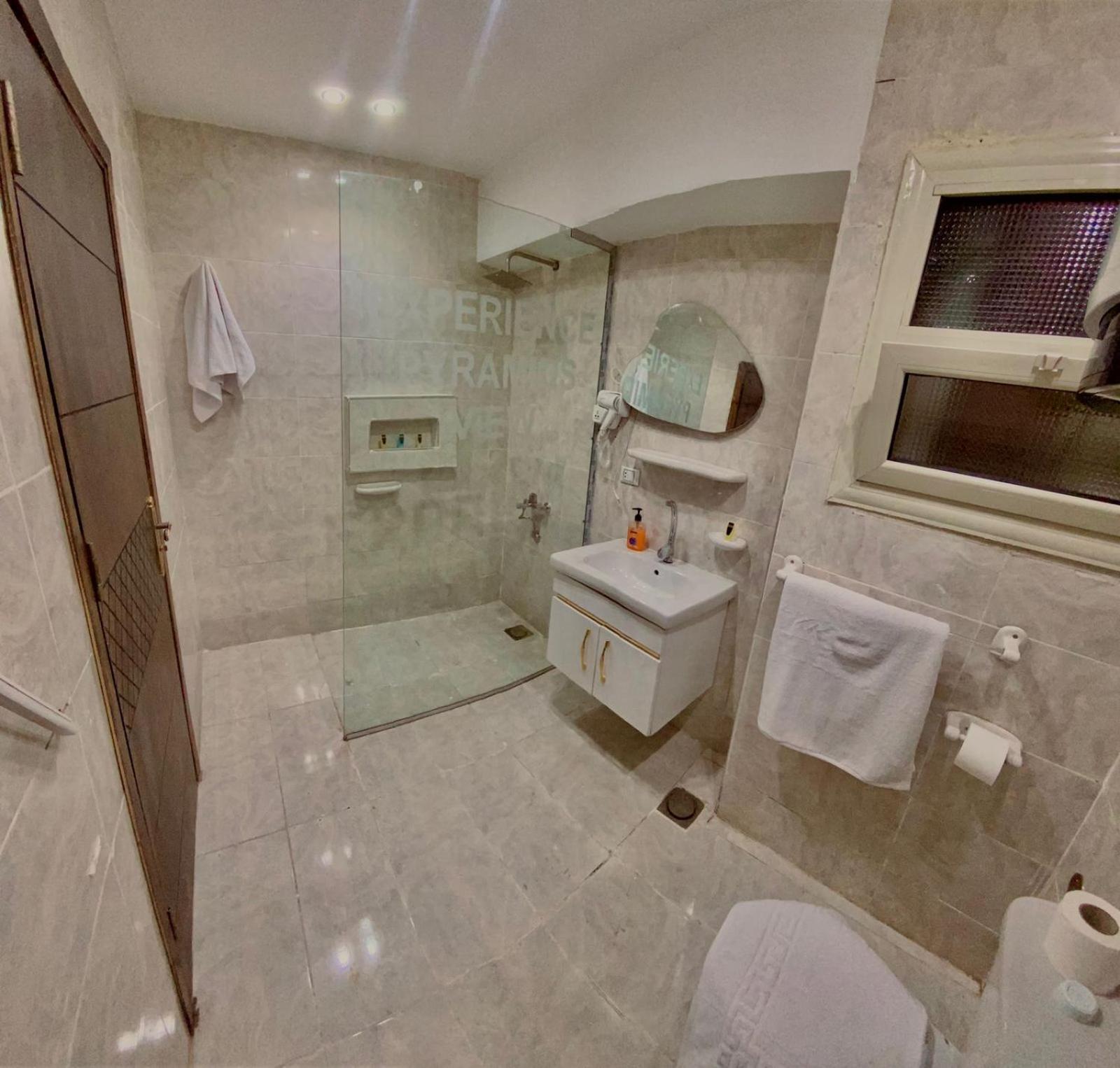 Experience Pyramids View Hotel