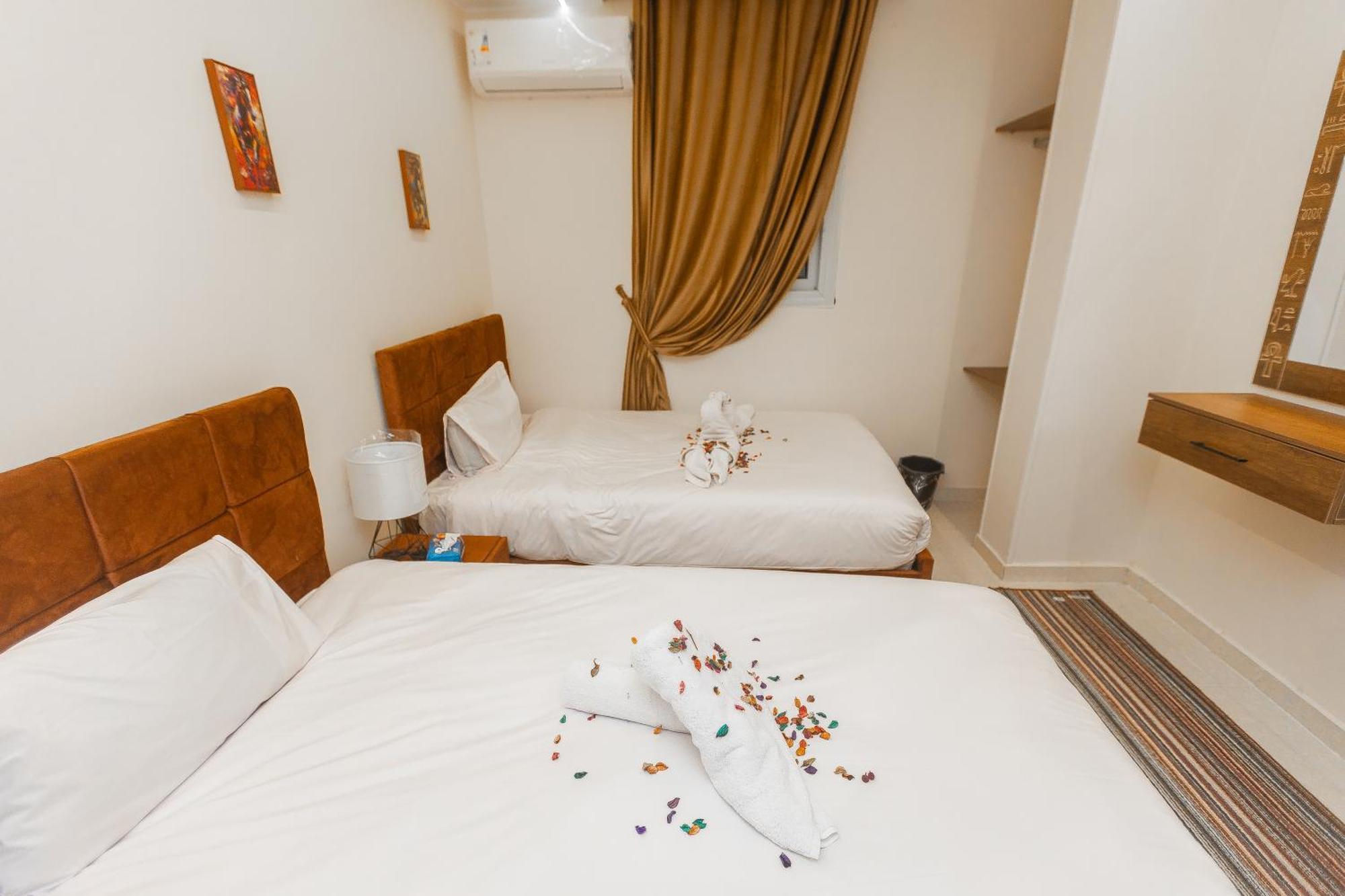 Experience Pyramids View Kafret el-Gabal