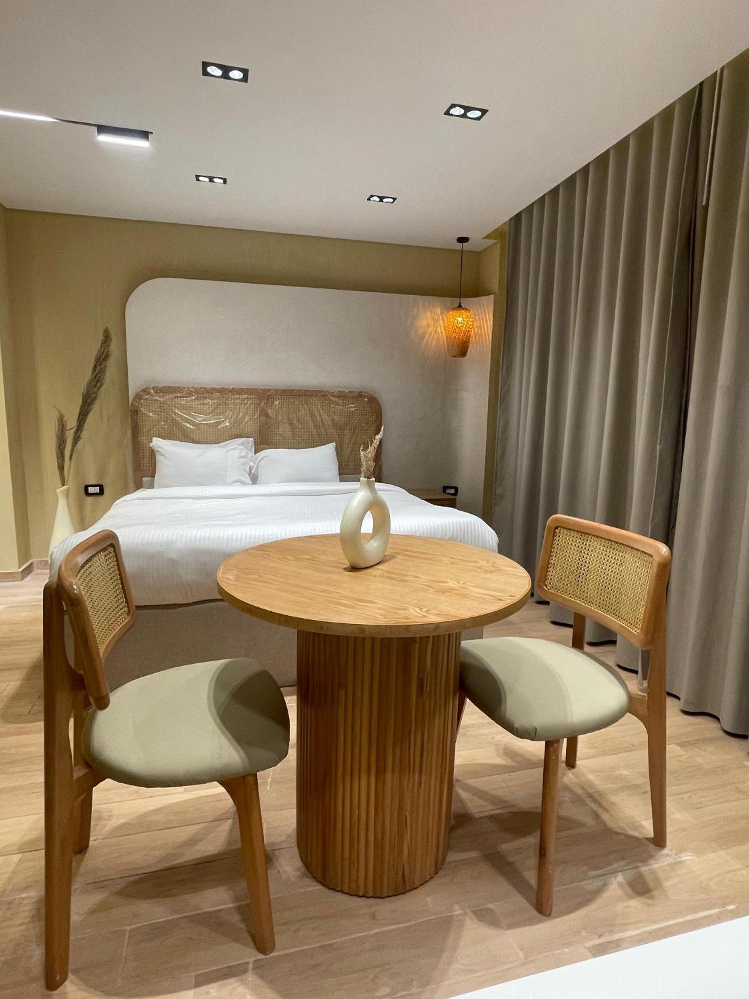 Eterna Pyramids 4*