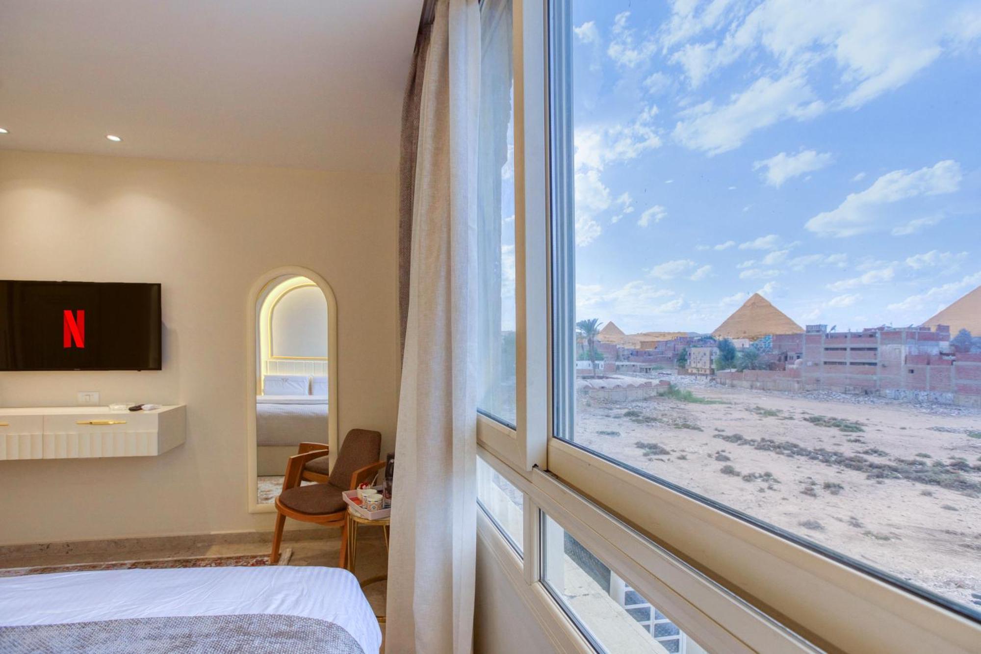 Pyramids Plateau Otel 3*