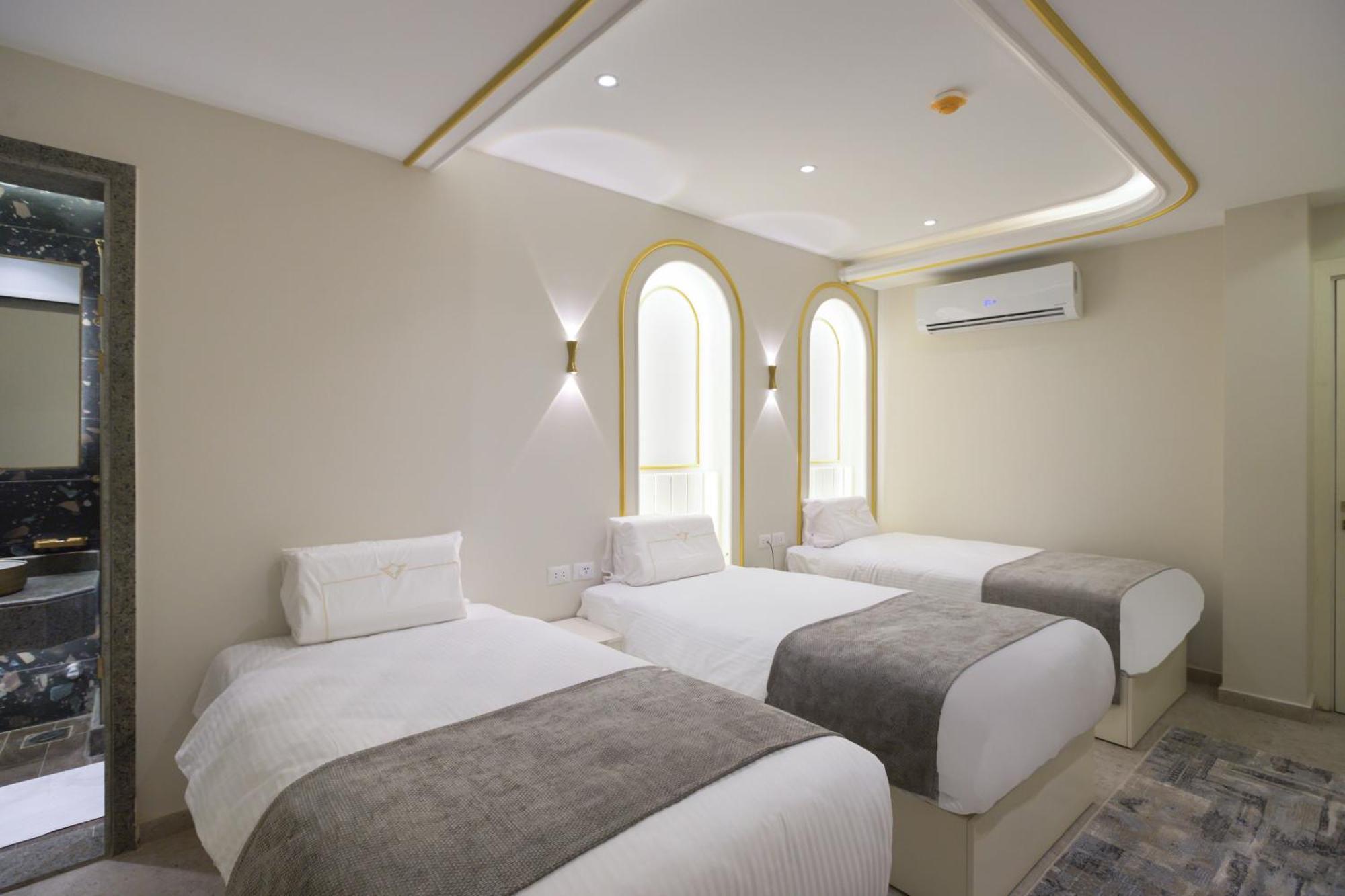 Pyramids Plateau Otel 3*
