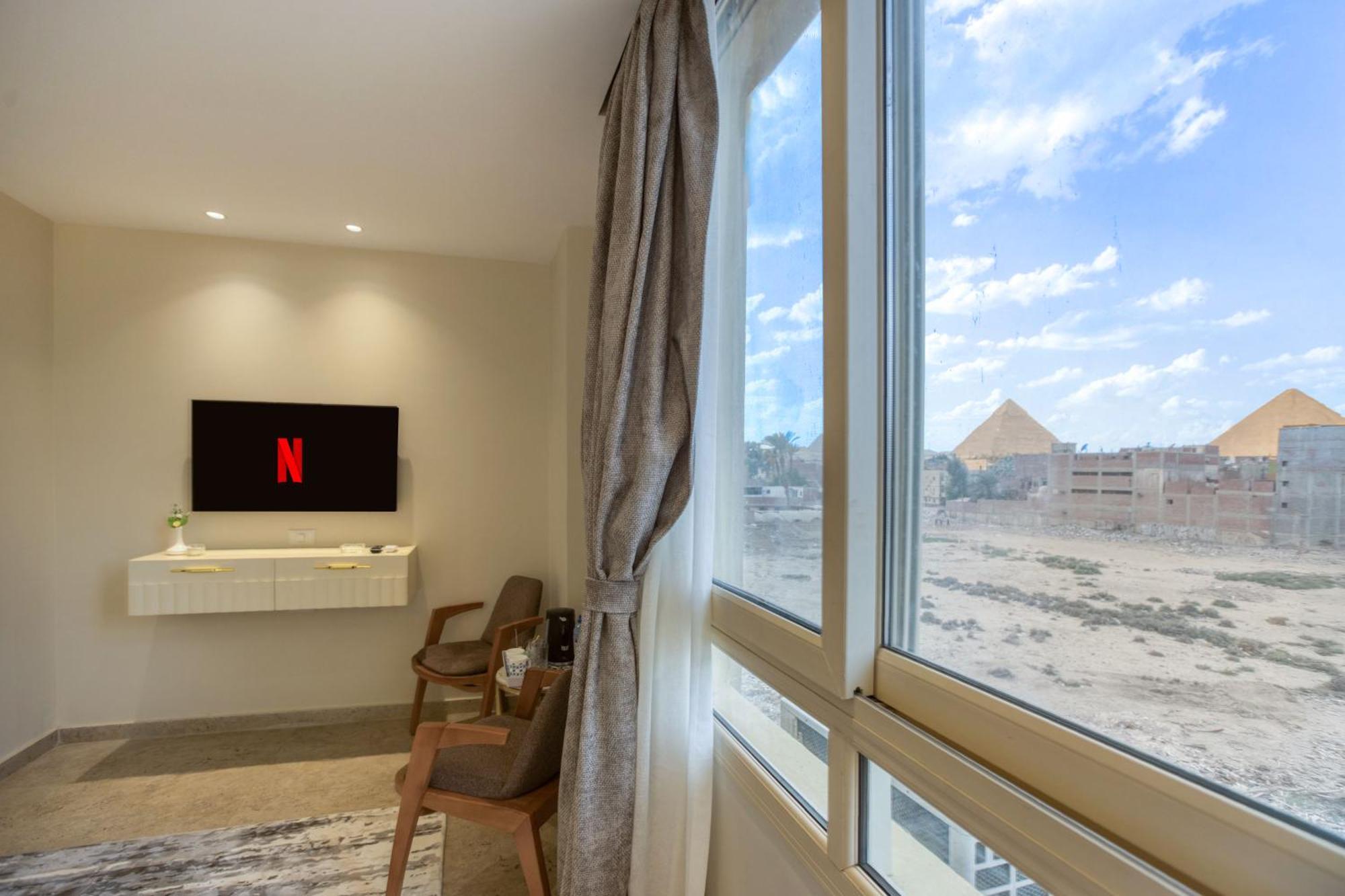 Hotel Pyramids Plateau 3*