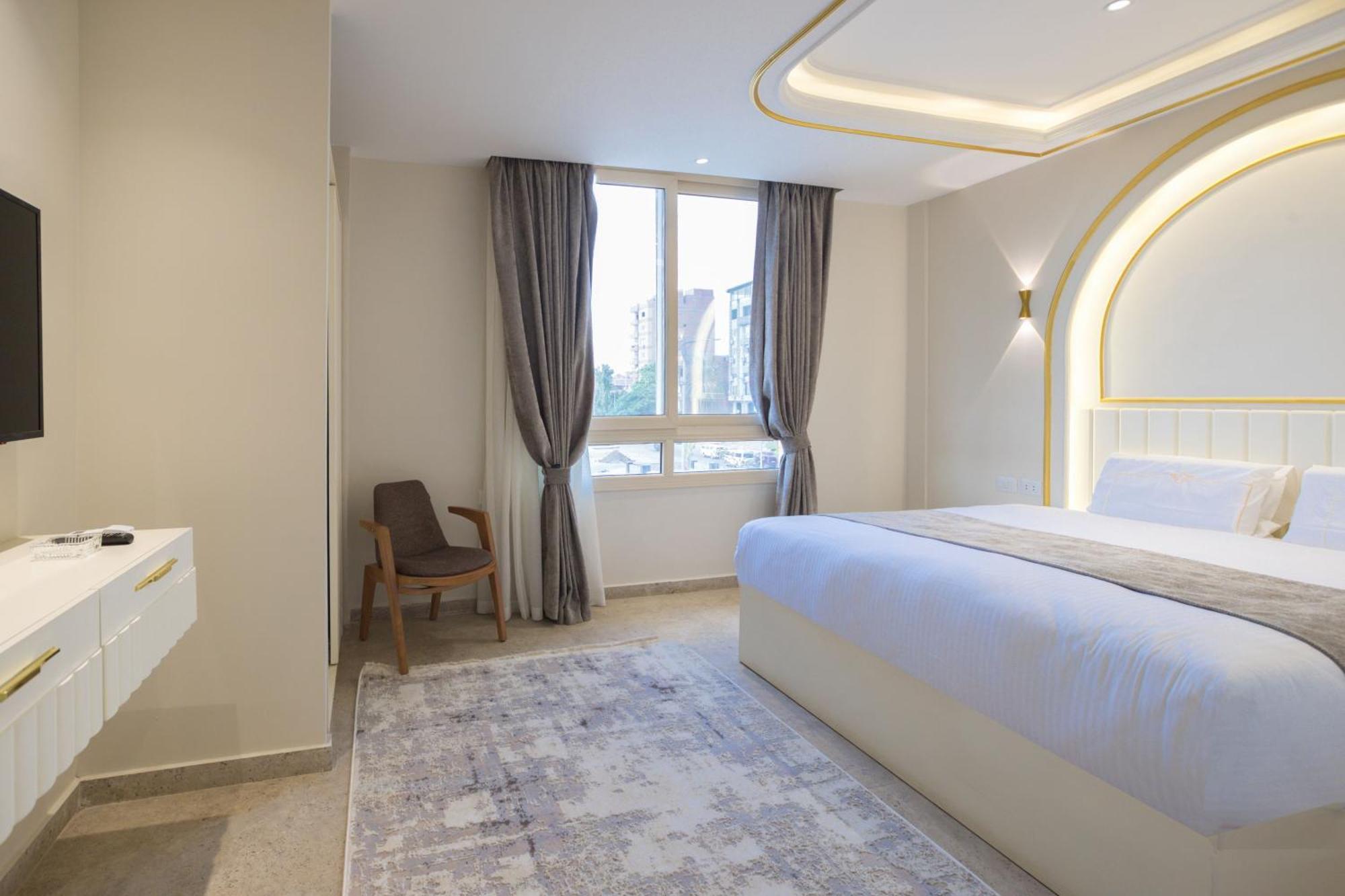 Pyramids Plateau Otel 3*