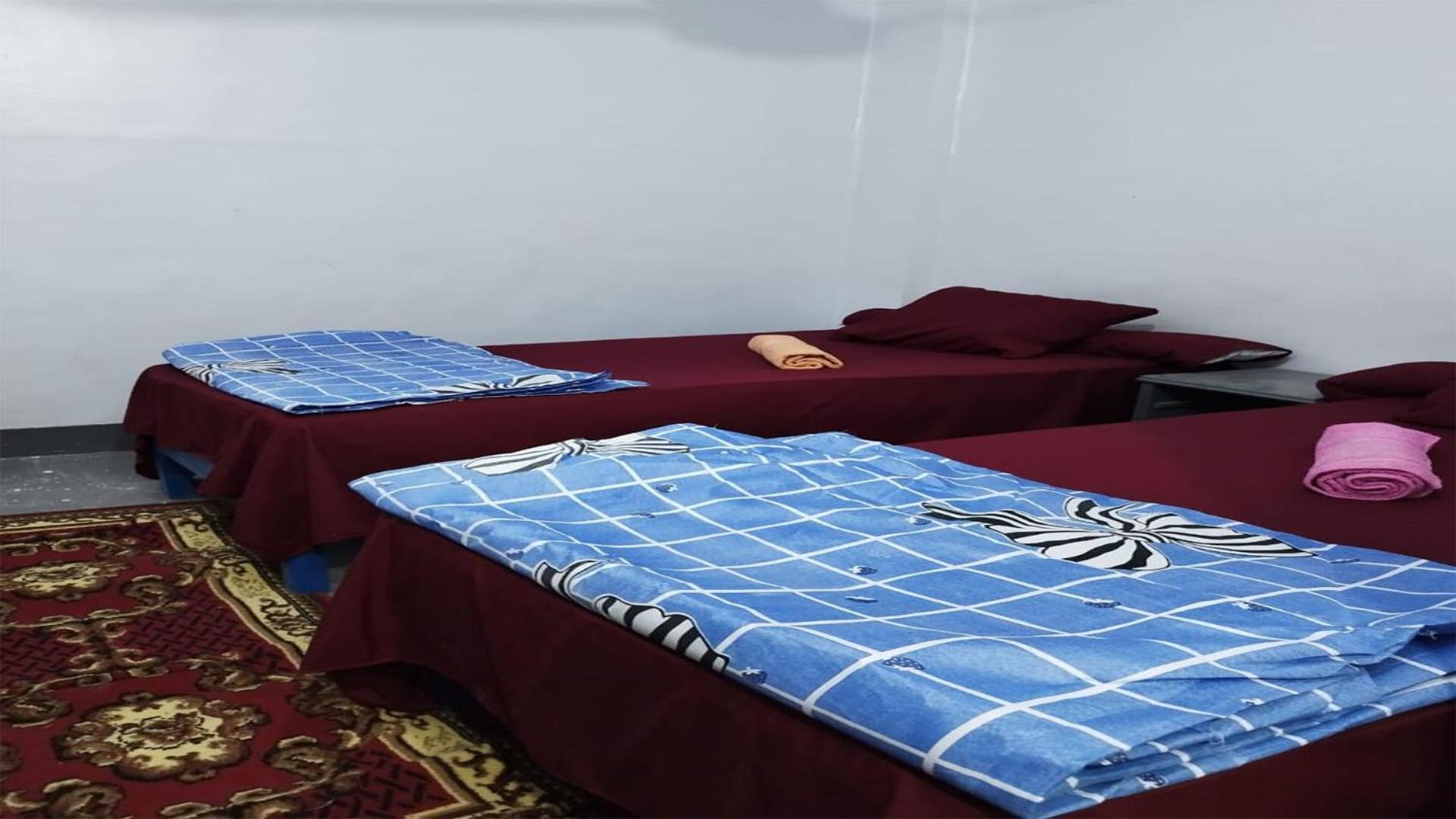 Grand Square Hostel *