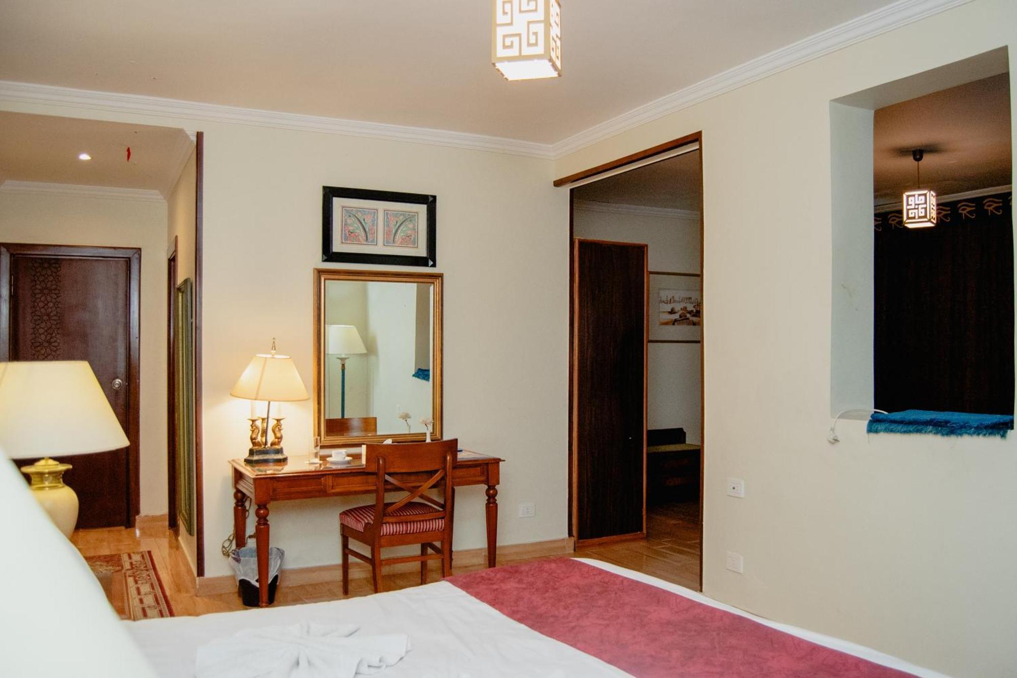 Pyramids Tower Hotel 3*