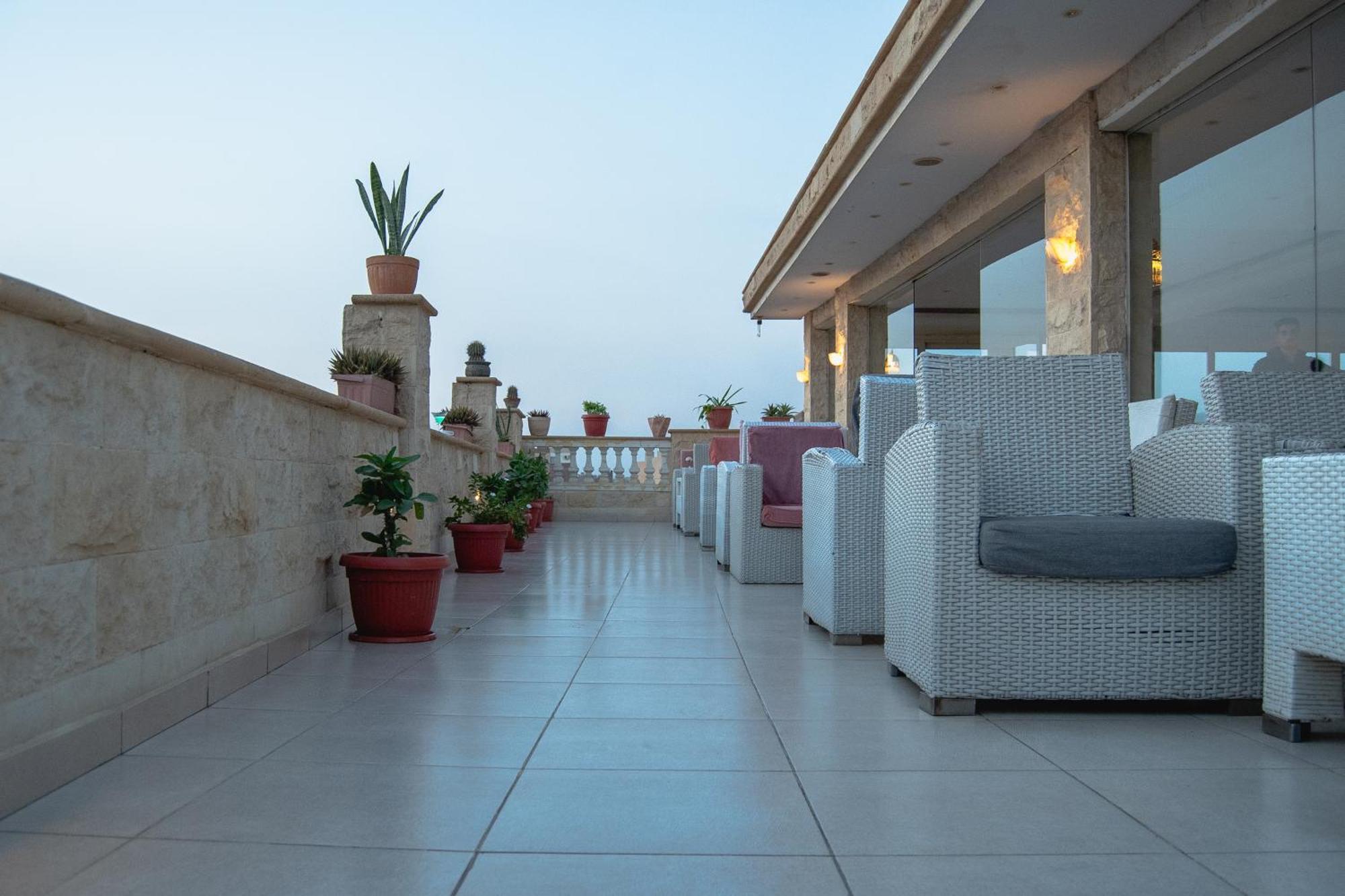 Pyramids Tower 3*