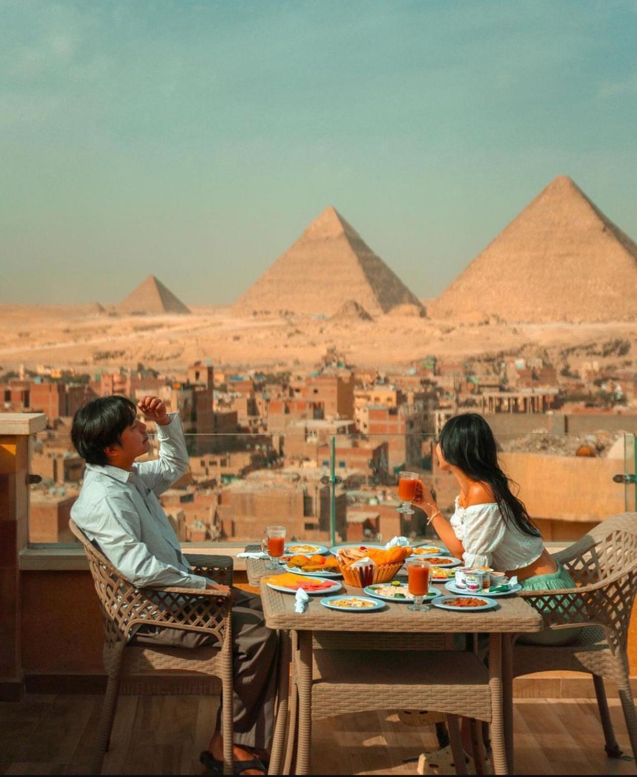 Bed & Breakfast Moon Pyramids *