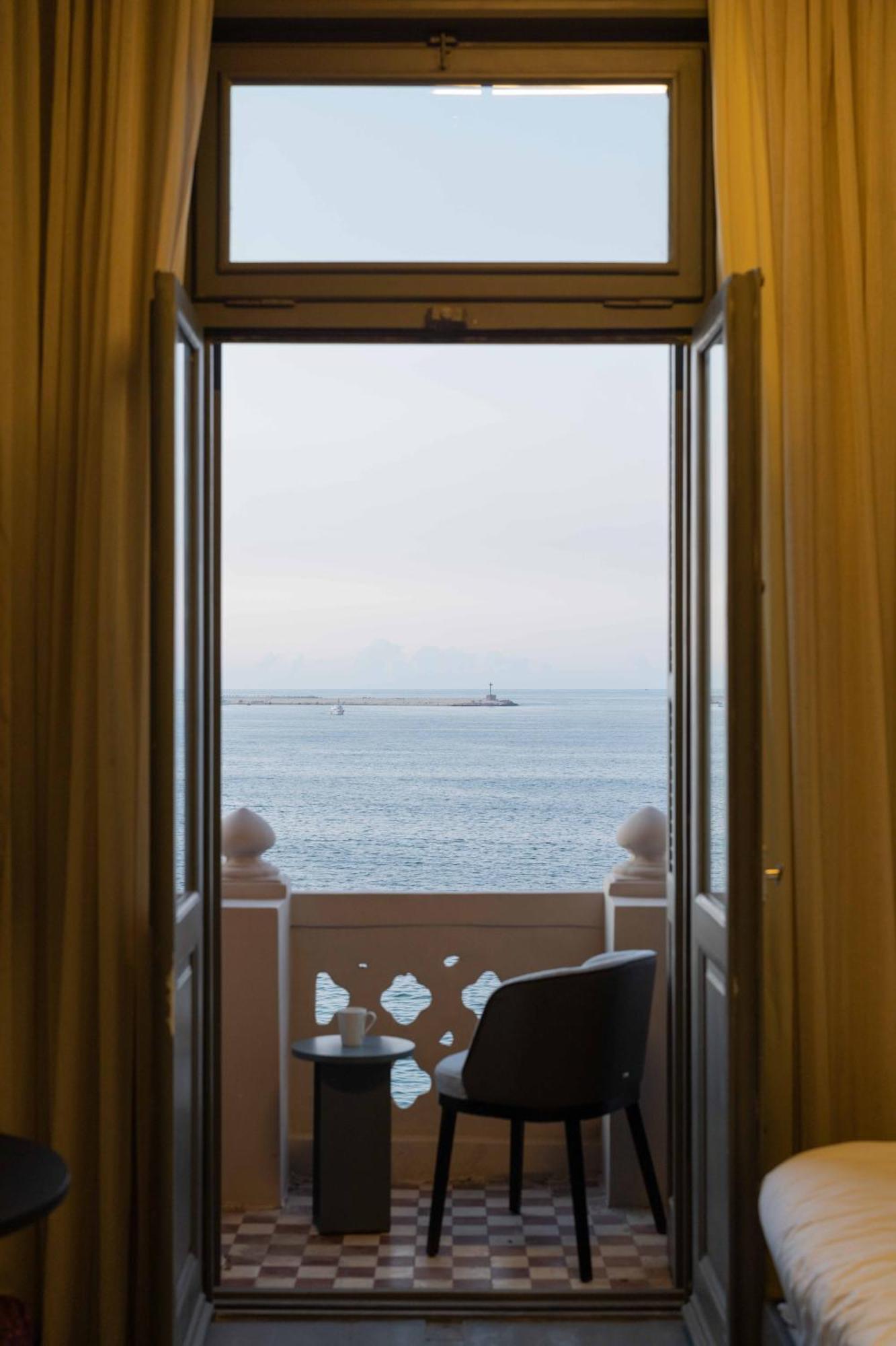 Apartment Grey L Corniche *