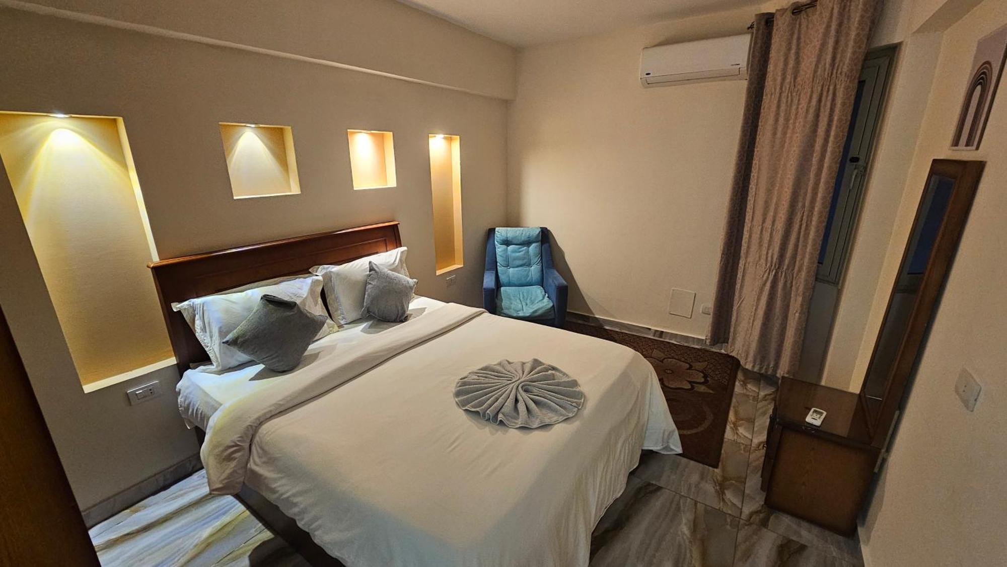 Midpoint Sea View - Families Only Apartament