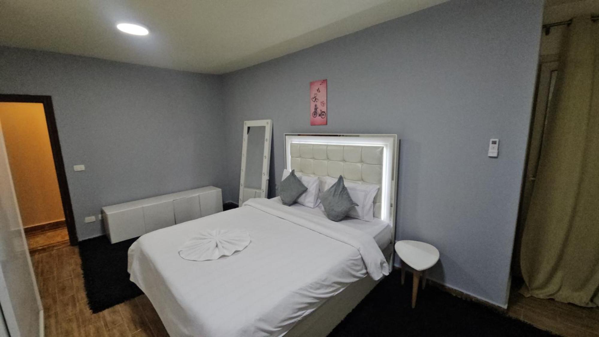 Midpoint Sea View - Families Only Apartament *
