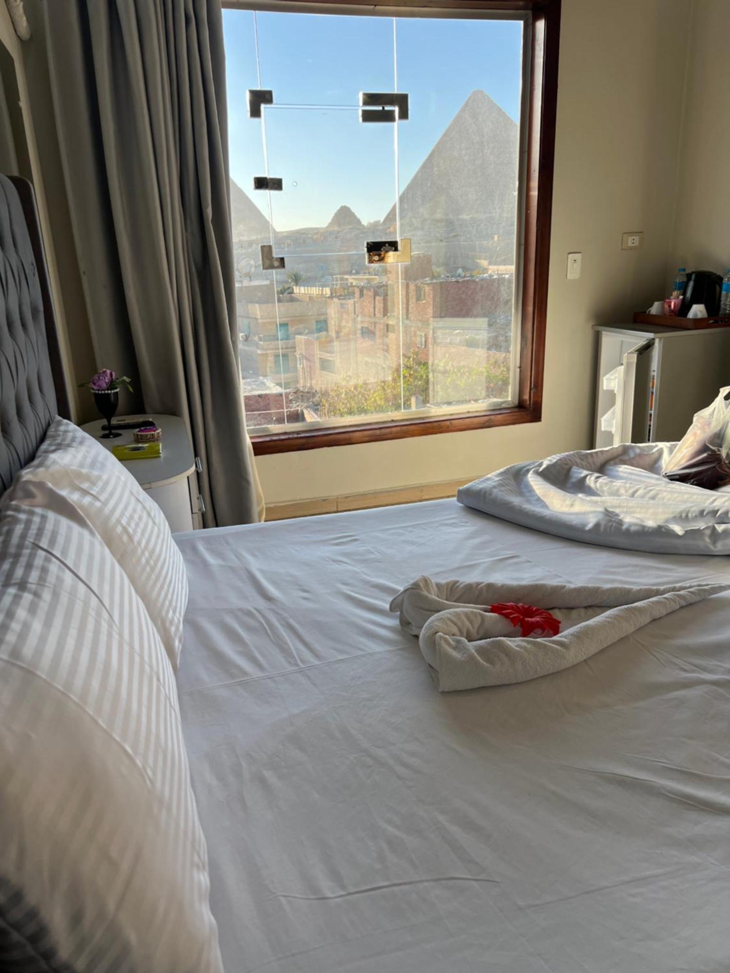 Pyramids Hills Hotel