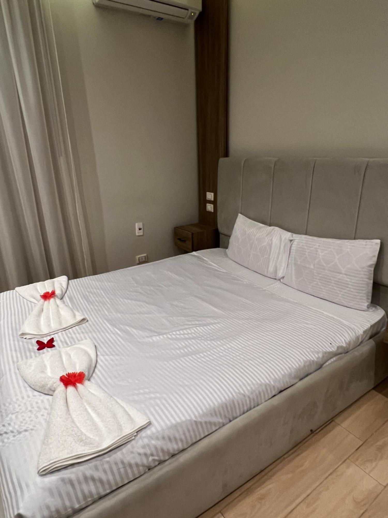 Pyramids Hills Hotel