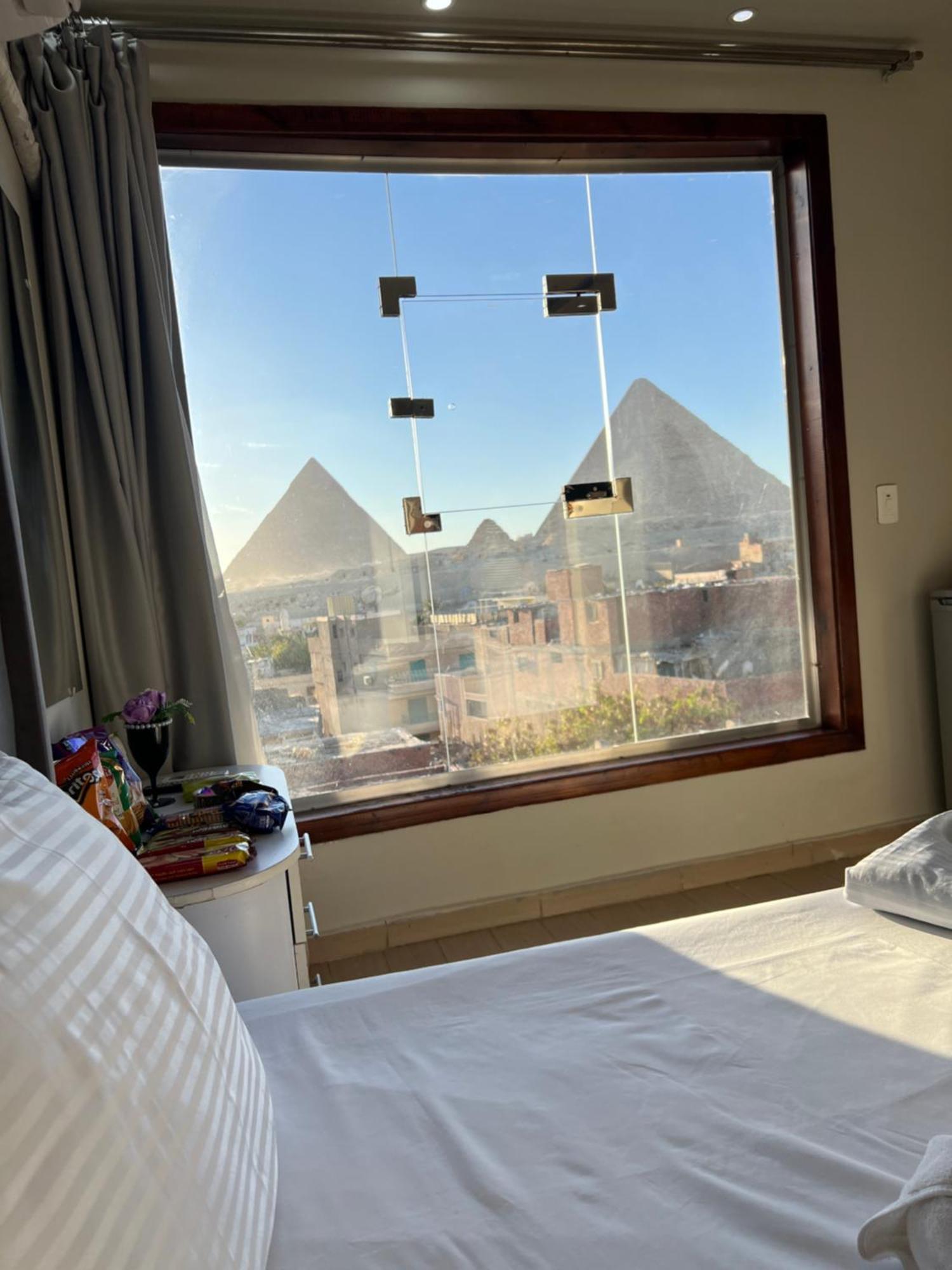 Hotel Pyramids Hills