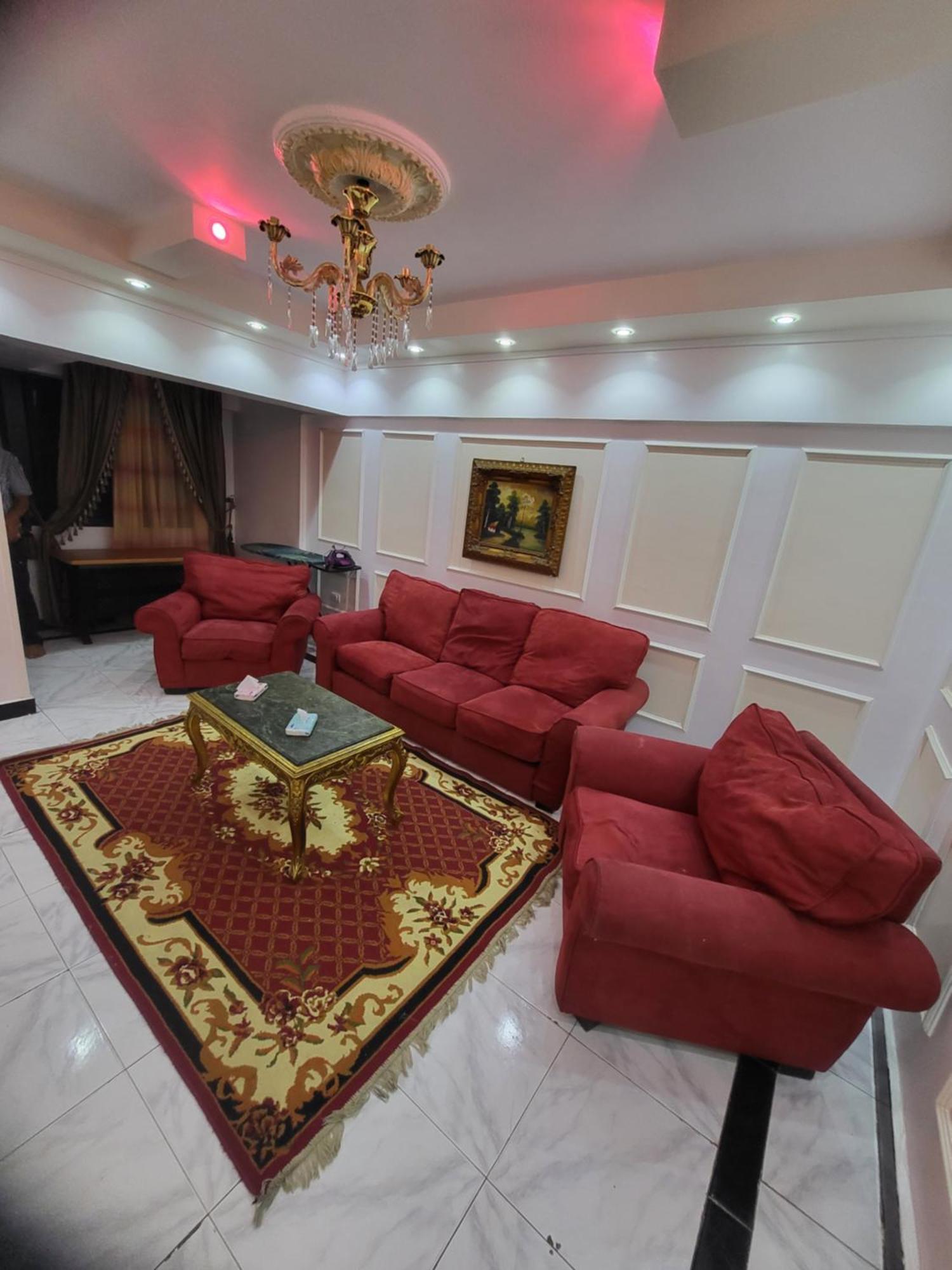 شقه فى ميامى بالاسكندريه مطله على البحر Alexandria