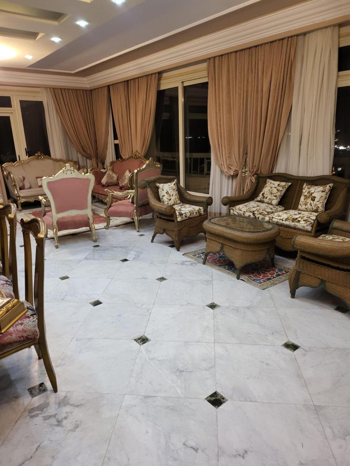 Apartment شقه فى ميامى بالاسكندريه مطله على البحر