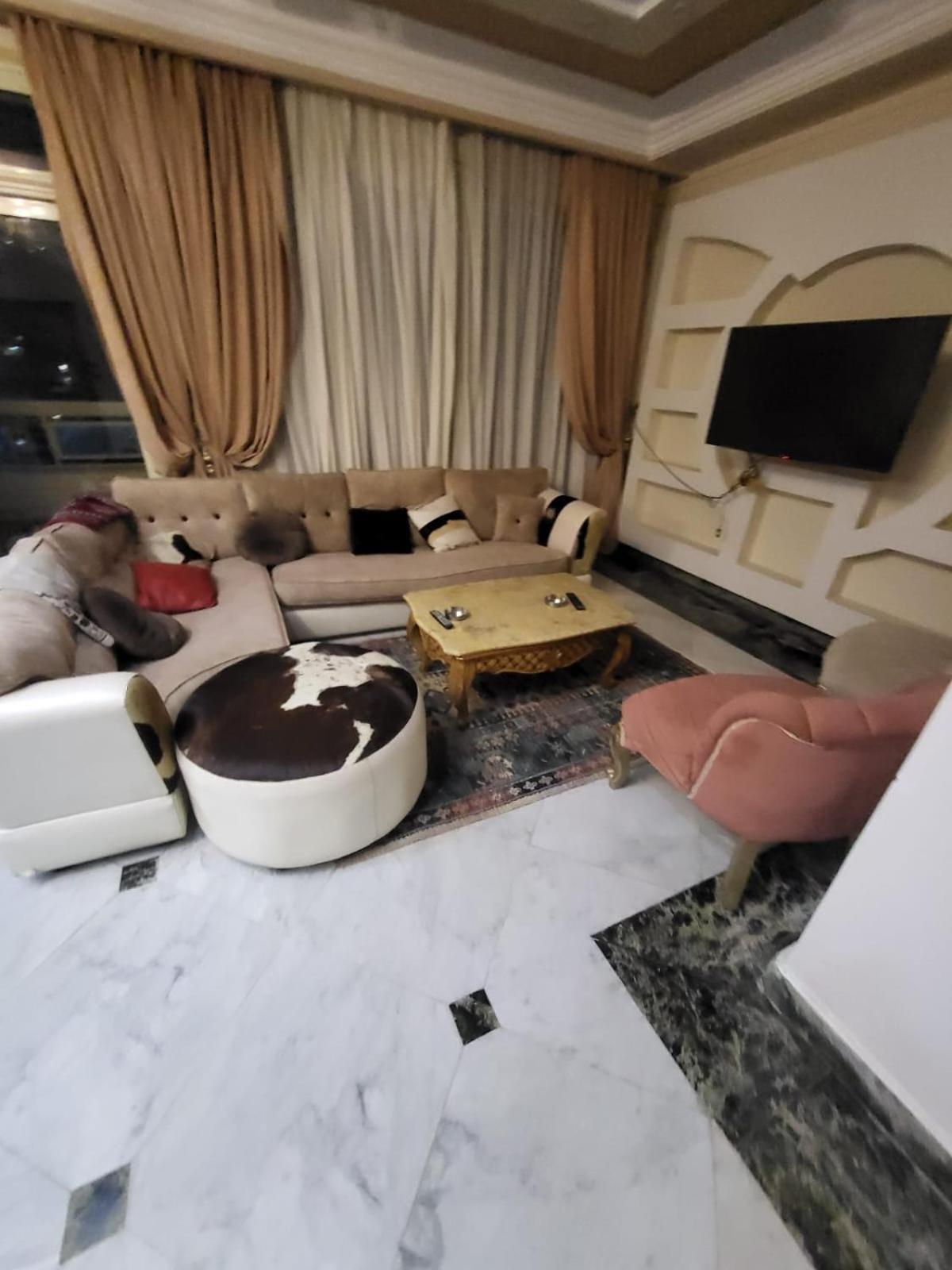 شقه فى ميامى بالاسكندريه مطله على البحر Apartment *