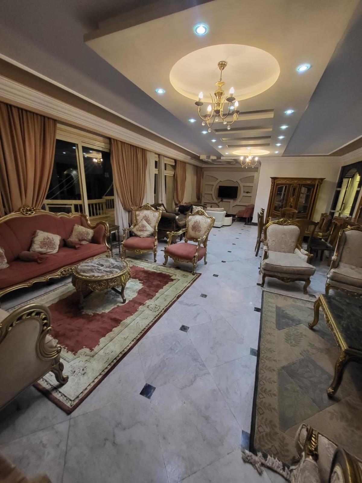 شقه فى ميامى بالاسكندريه مطله على البحر * Alexandria