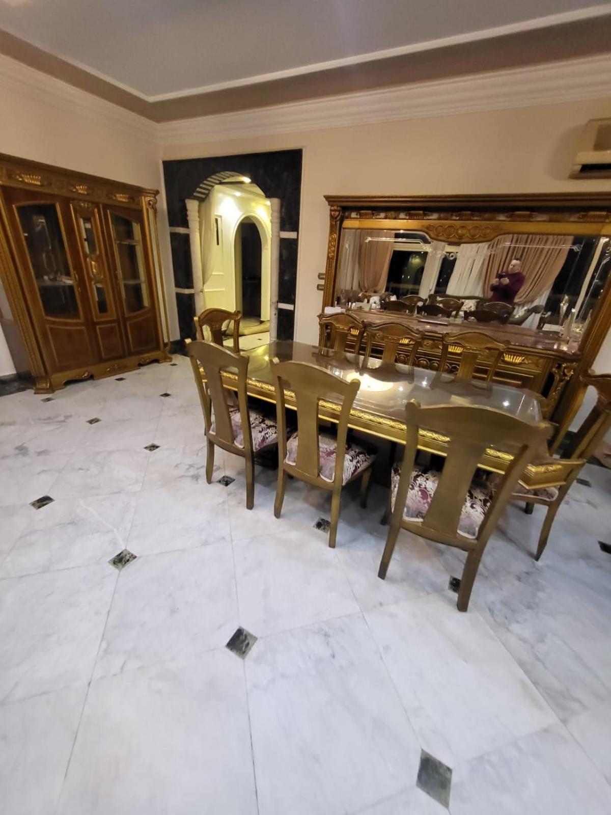 شقه فى ميامى بالاسكندريه مطله على البحر * Alexandria